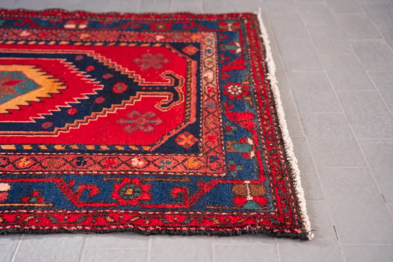 Vintage Farahan Red And Blue Persian Rug 1.9 Sqm - Image 5