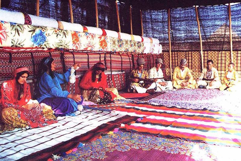 Interieur_tente_kachkai