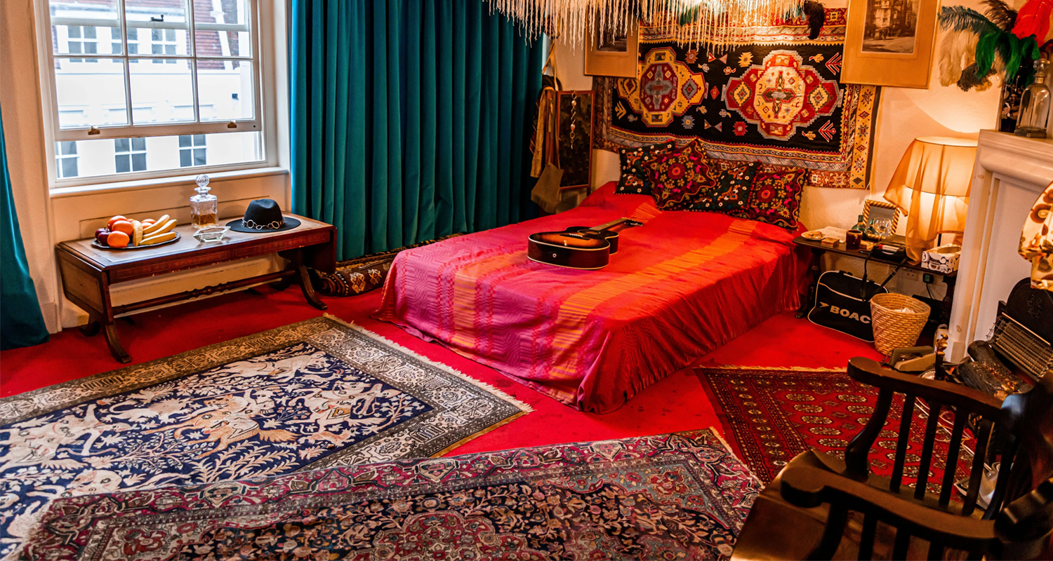 Rugs and Rockers: The Strange Bond Between Persian Rugs and Rock’n’Roll 4 A recreation, with exact rugs, of Jimi Hendrix’s bedroom at 23 Brook Street in London, reflecting his deep love for Persian rugs.