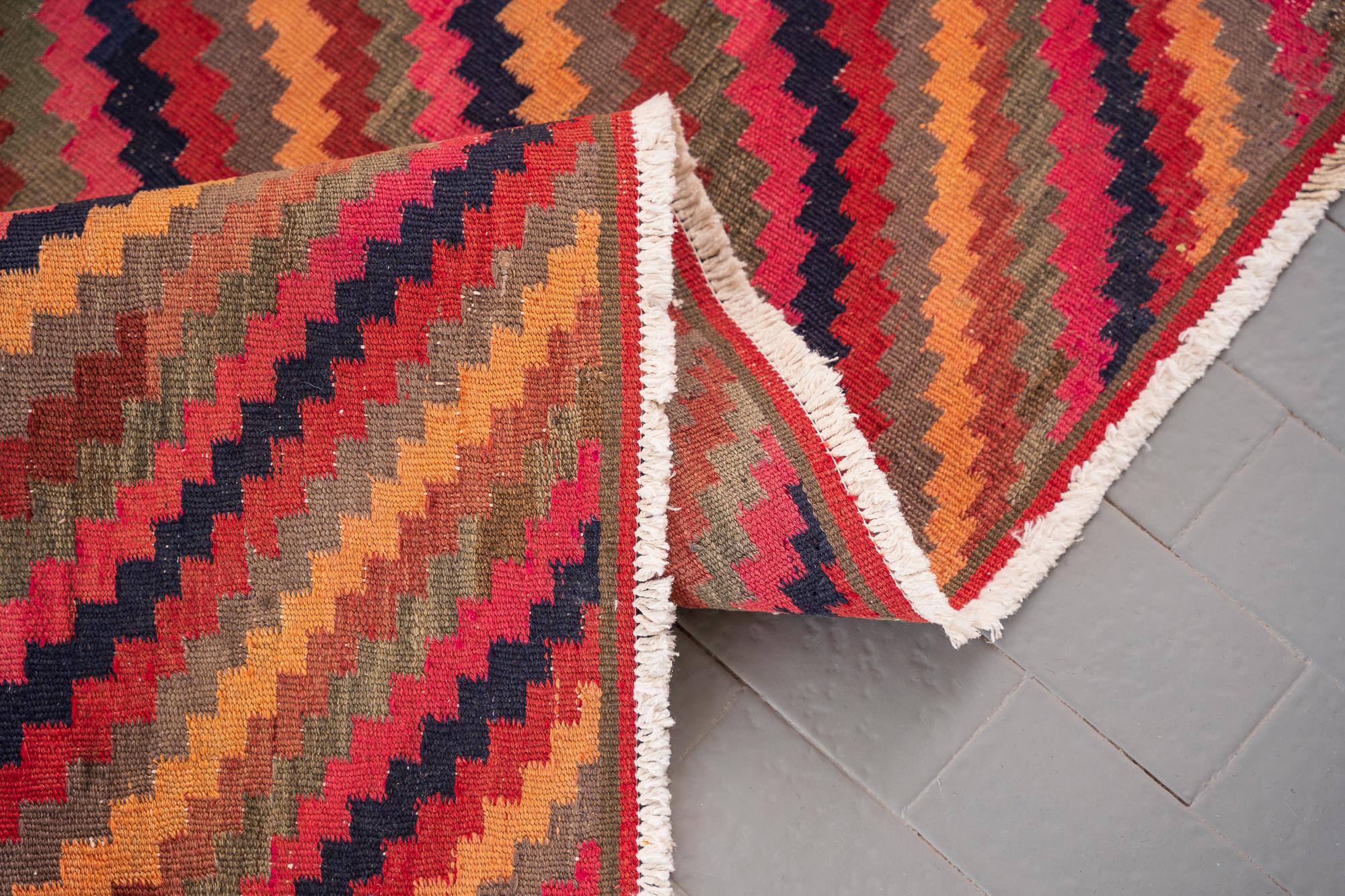 Vintage Sirjan Oval Toranj Kilim 7