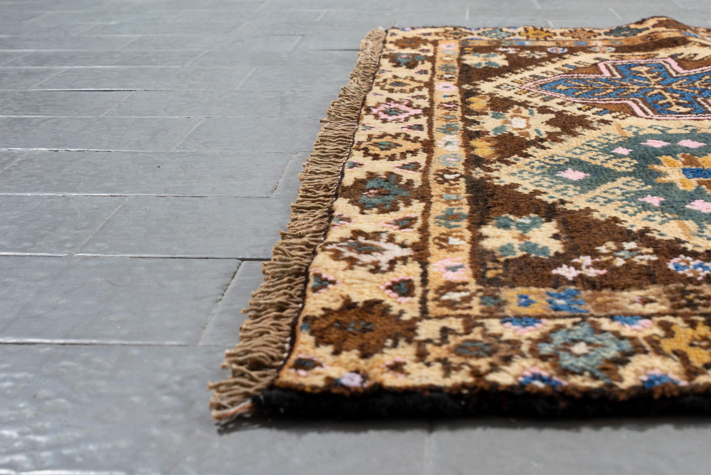 Vintage Bakhtiari cream Lattice Persian Rug