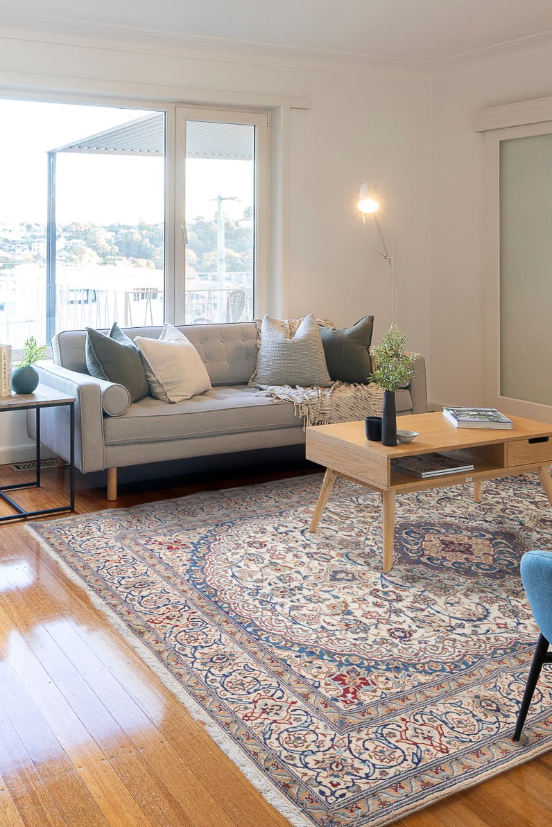 Nain 9 La Lamb's wool and Silk Persian Rug