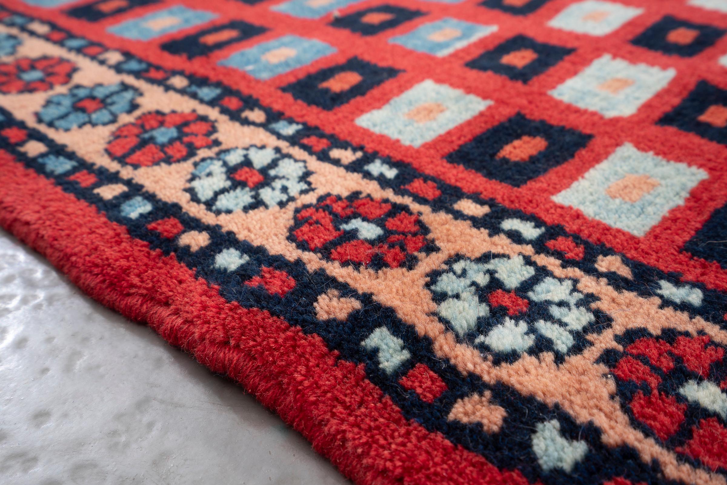 Contemporary Zanjan Squares Persian Rug