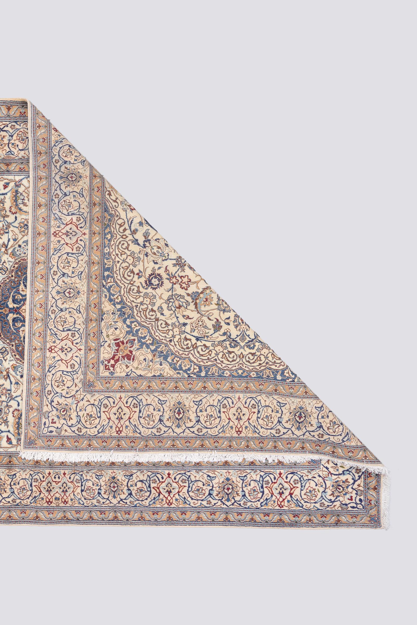 Nain 9 La Lamb's wool and Silk Persian Rug