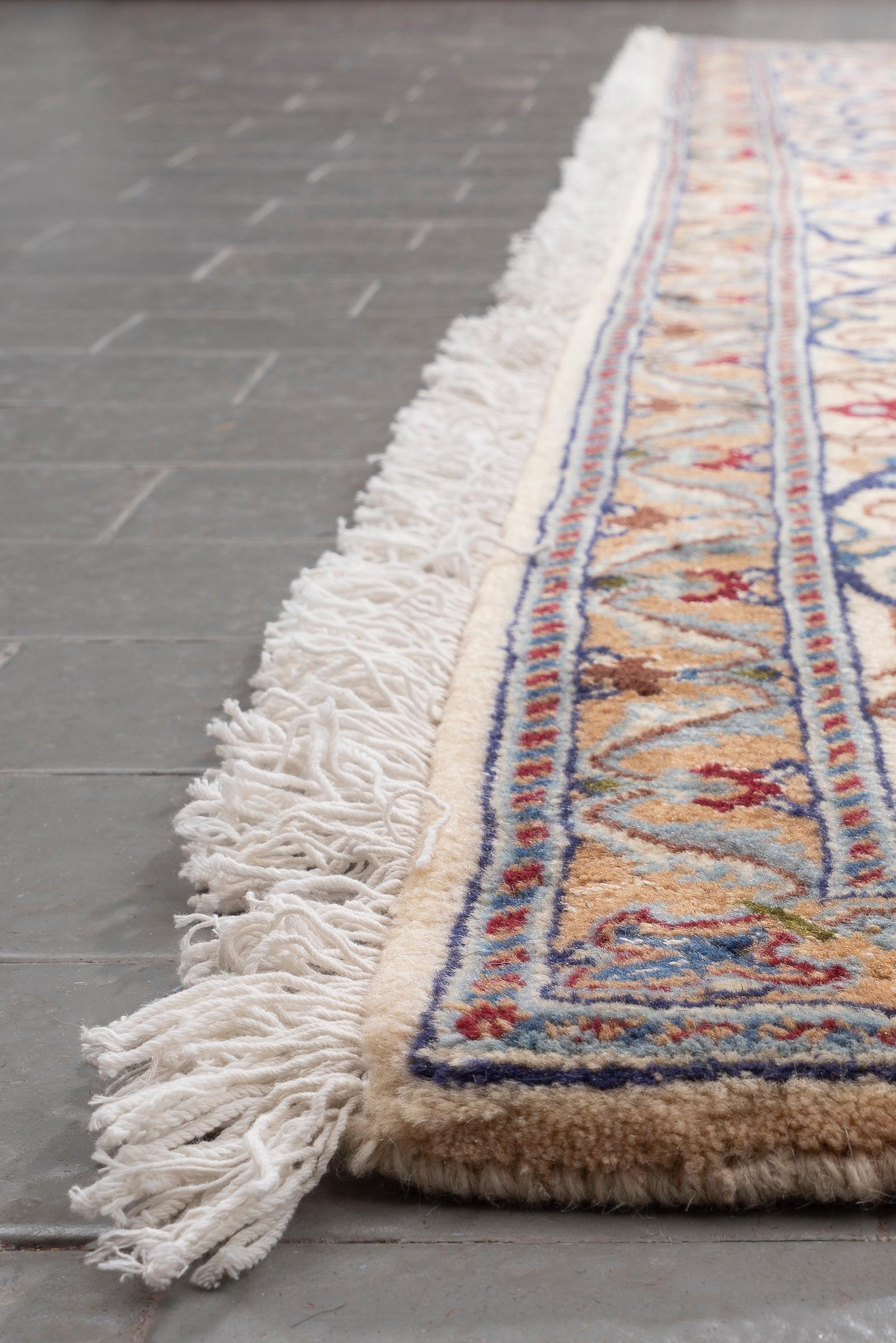 Nain 9 La Lamb's wool and Silk Persian Rug