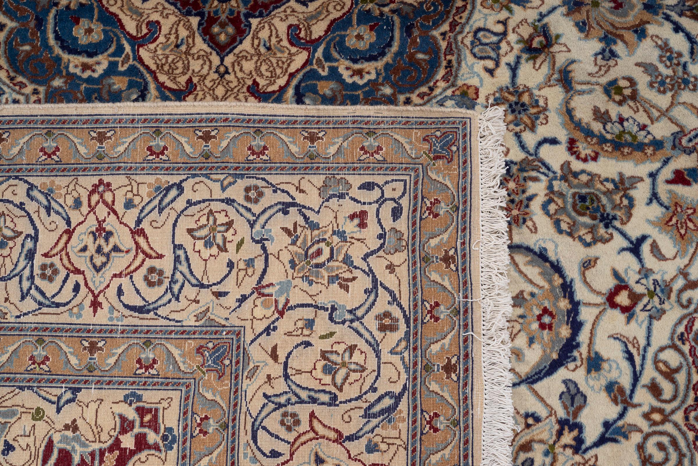 Nain 9 La Lamb's wool and Silk Persian Rug