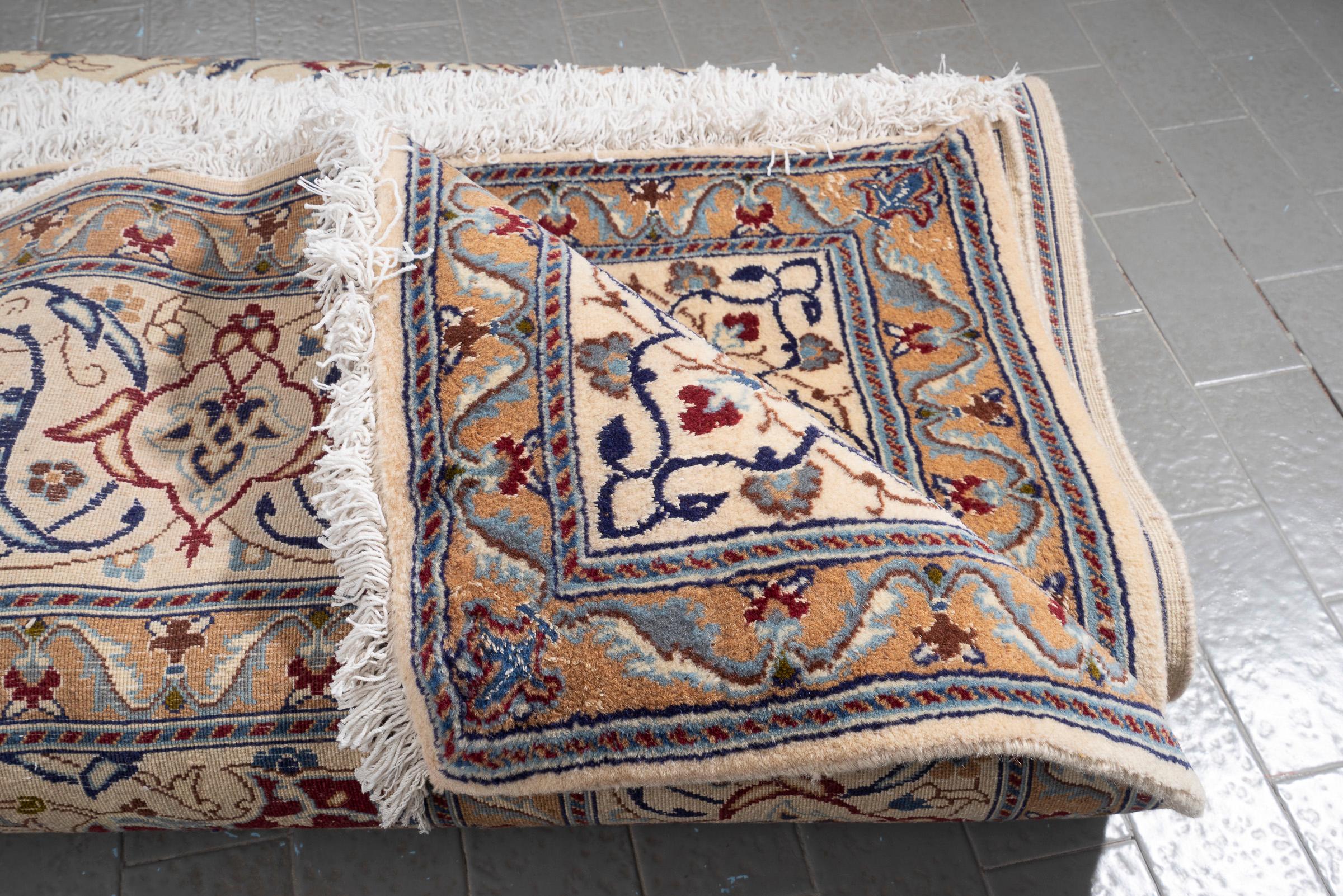 Nain 9 La Lamb's wool and Silk Persian Rug