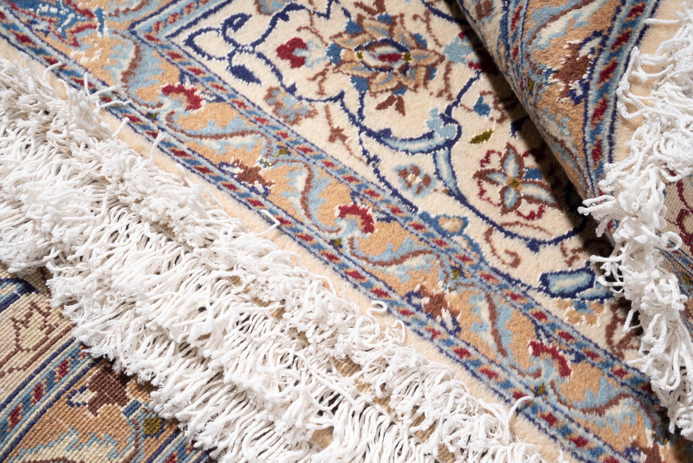 Nain 9 La Lamb's wool and Silk Persian Rug