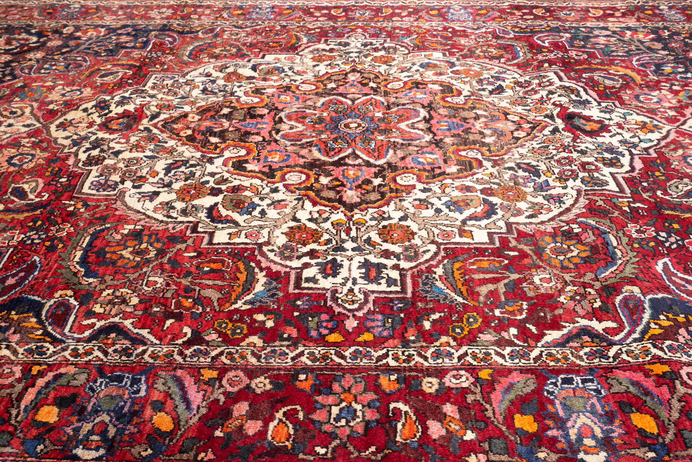 Antique Fine Bakhtiari Lachak Toranj Persian Rug