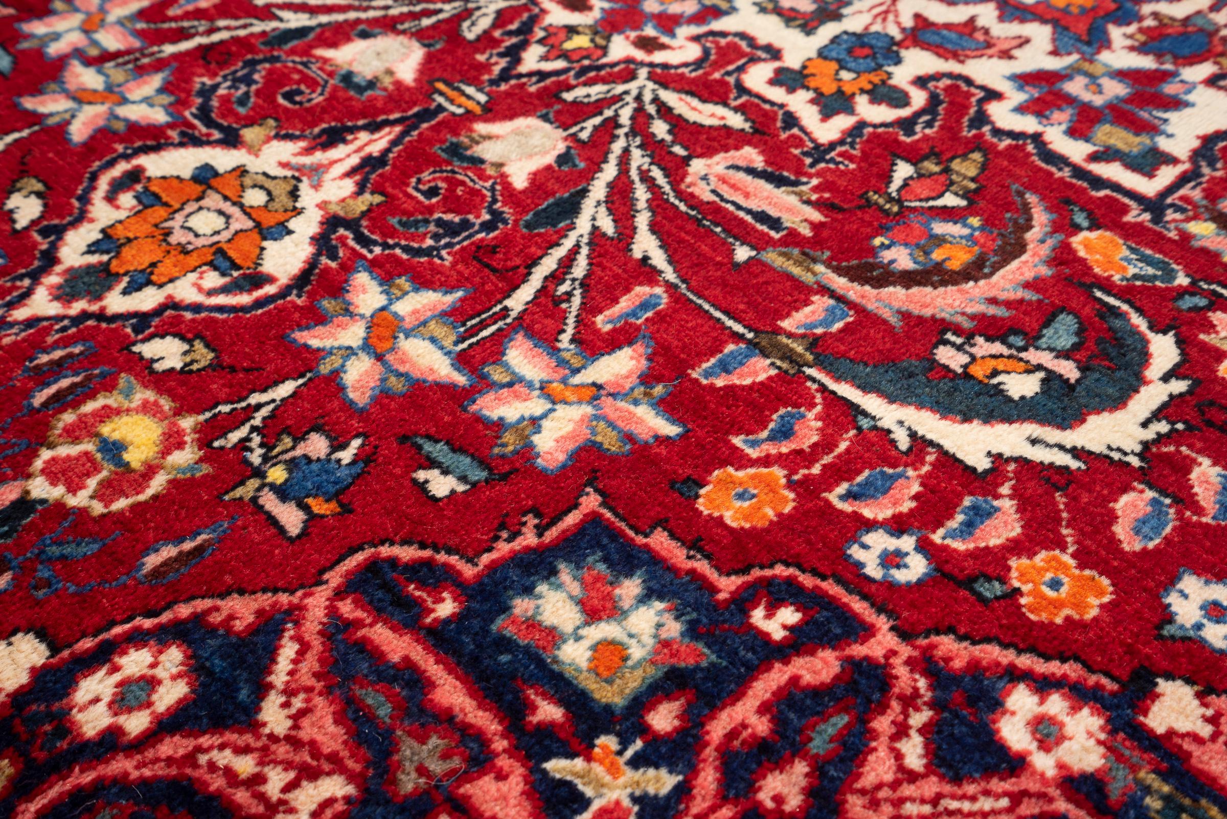 Bakhtiari Fine Lachak Toranj Persian Rug