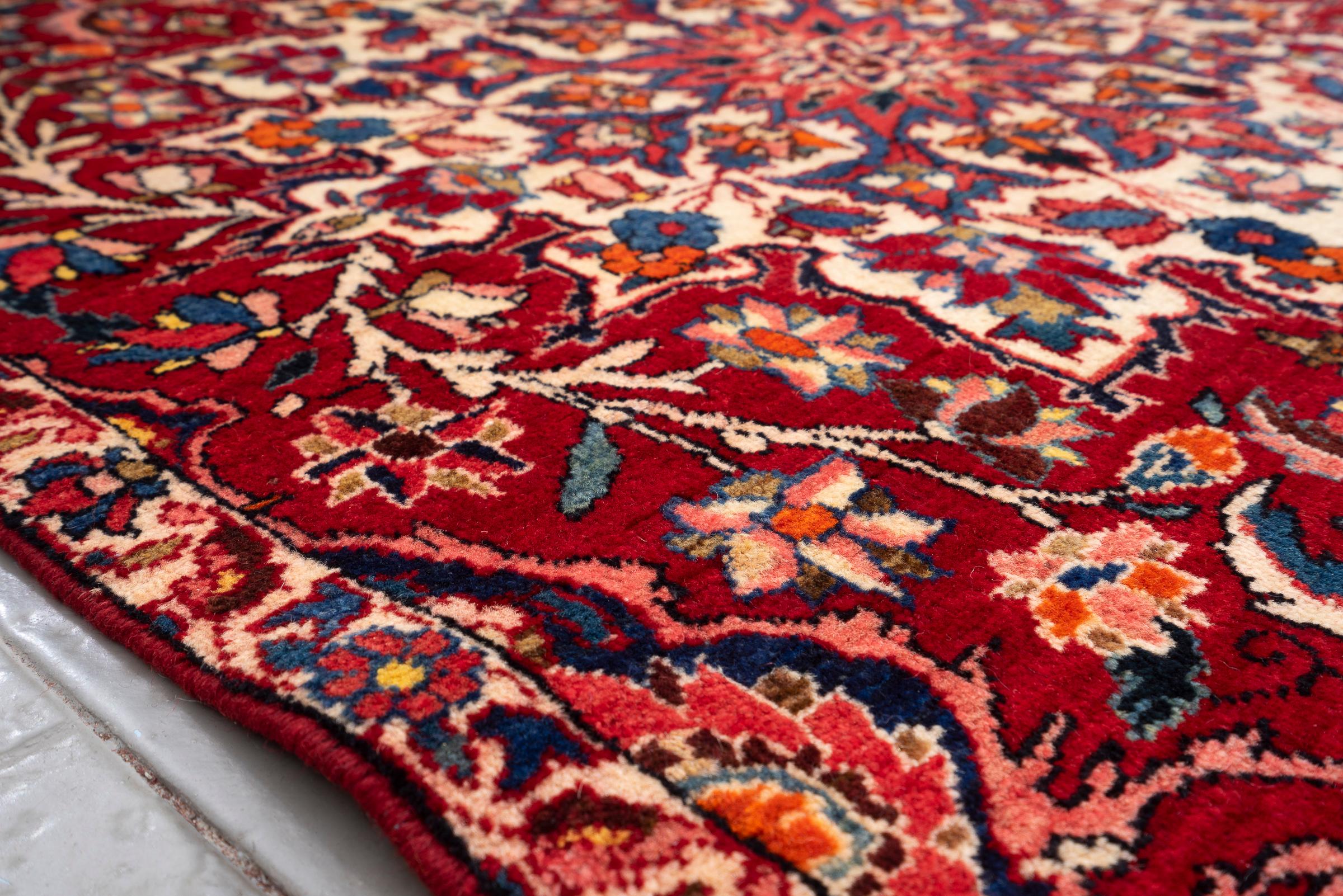 Bakhtiari Fine Lachak Toranj Persian Rug