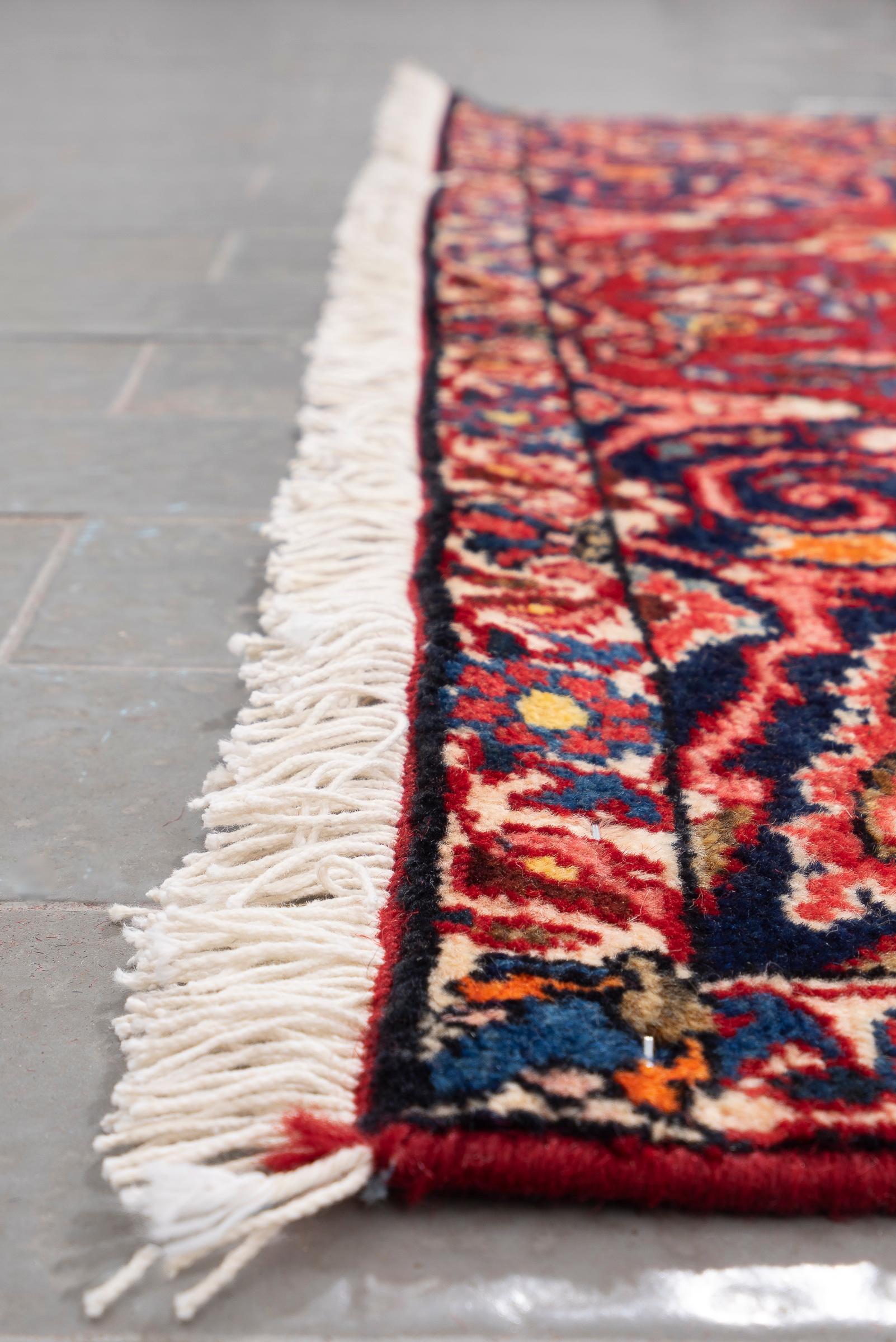 Bakhtiari Fine Lachak Toranj Persian Rug