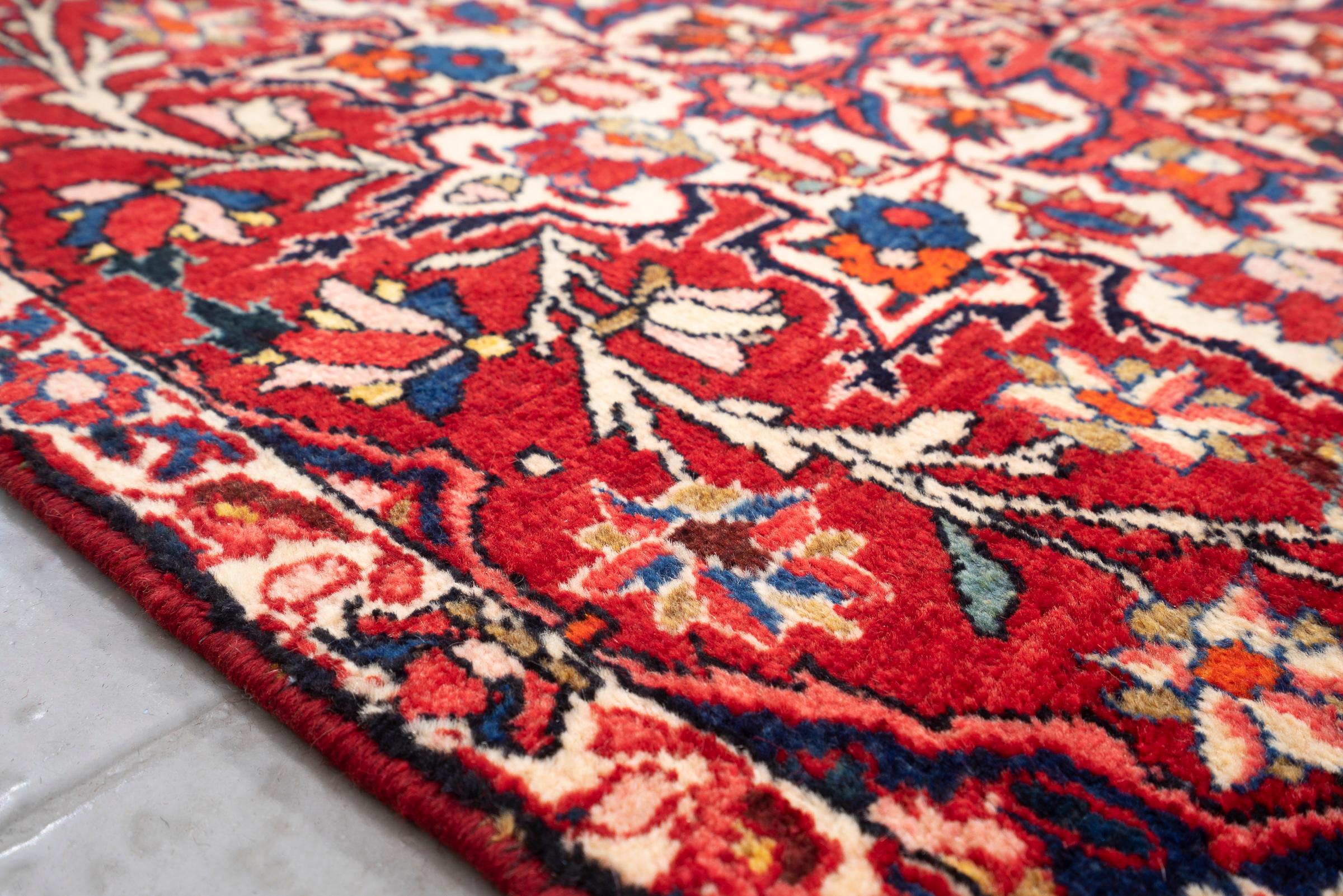 Bakhtiari Fine Lachak Toranj Persian Rug