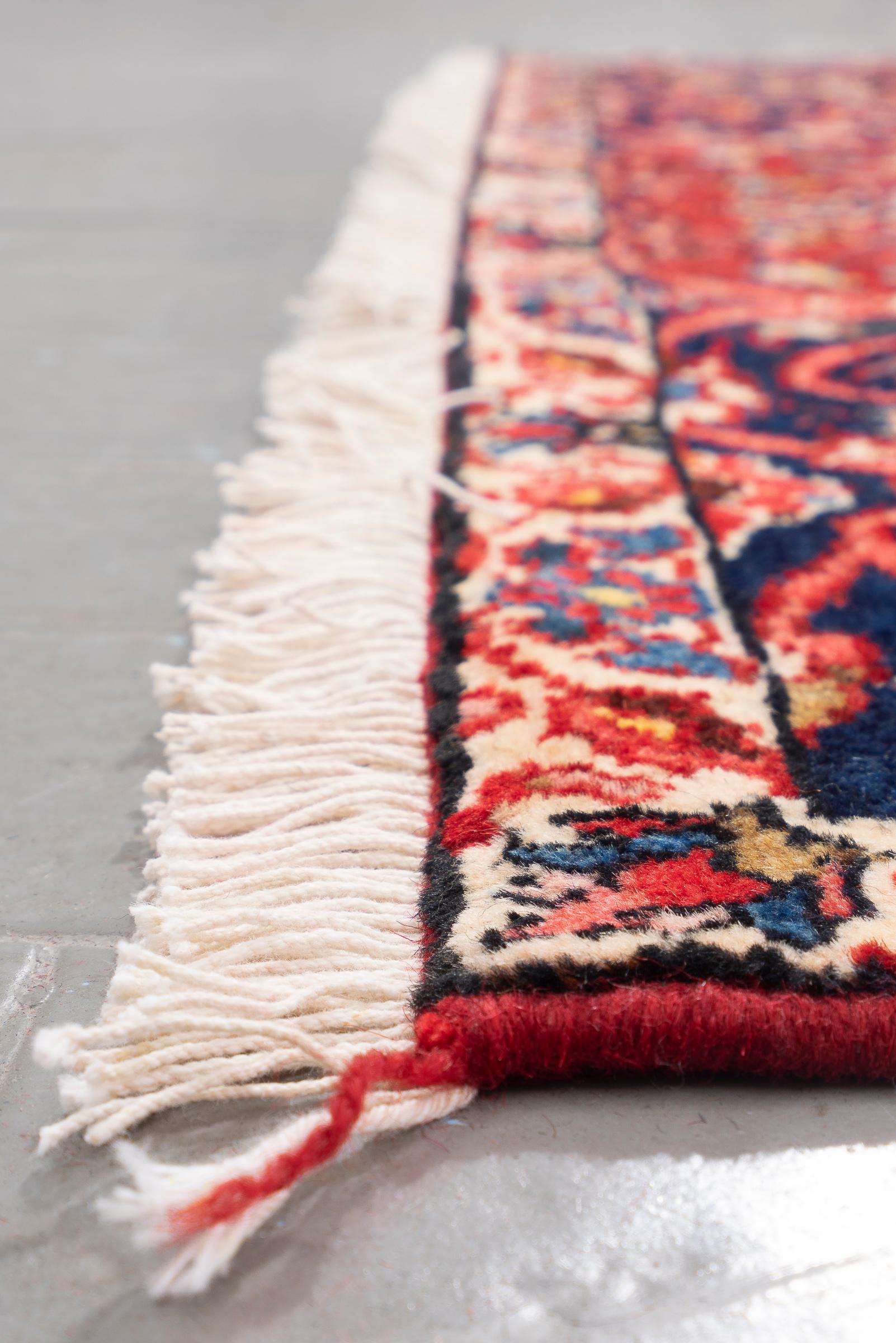 Bakhtiari Fine Lachak Toranj Persian Rug