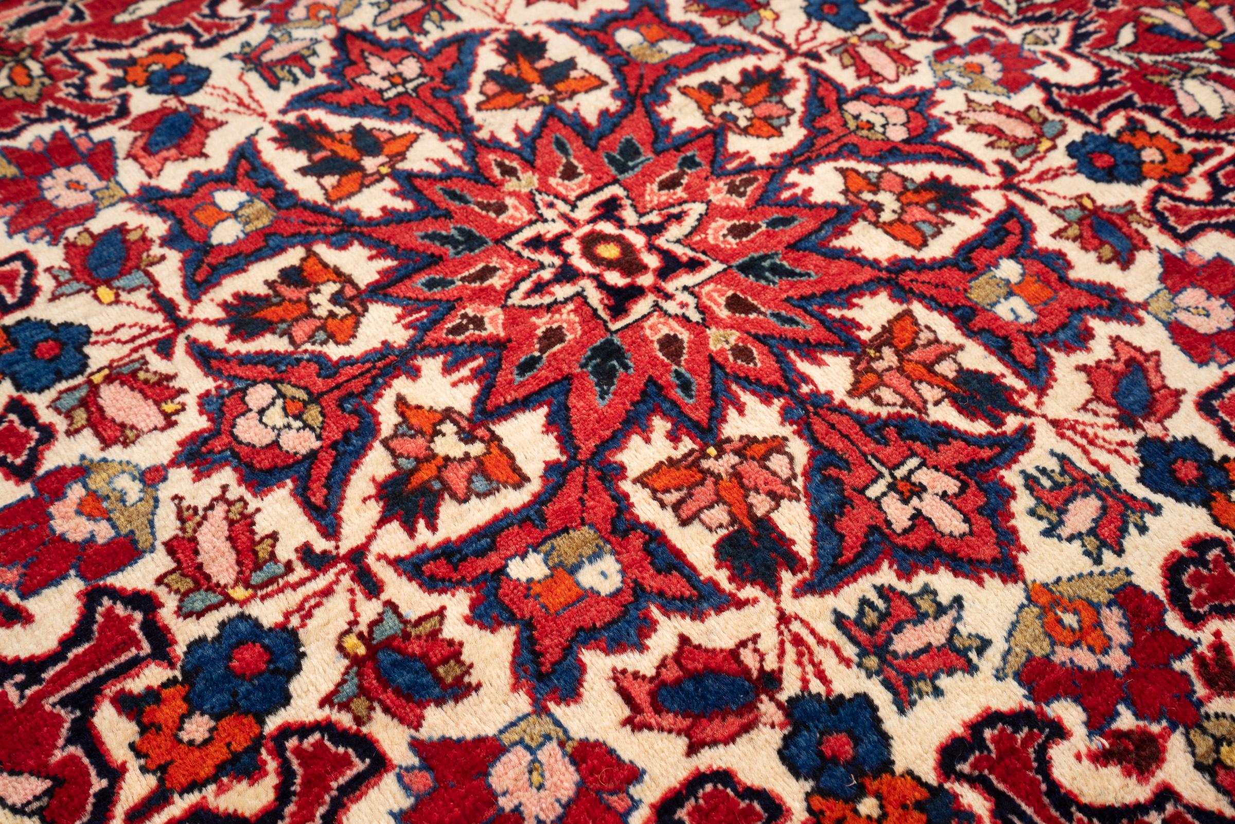 Bakhtiari Fine Lachak Toranj Persian Rug