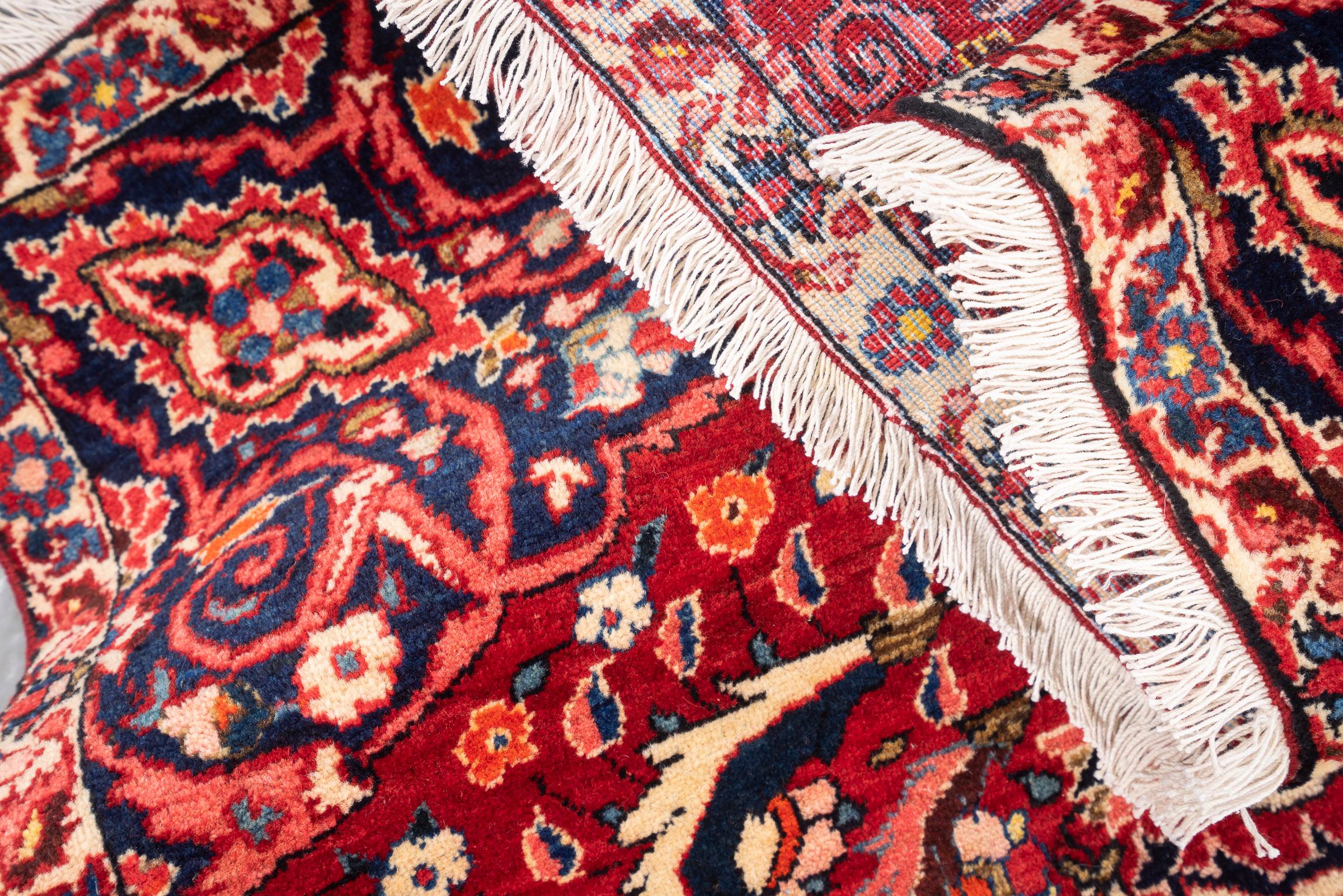 Bakhtiari Fine Lachak Toranj Persian Rug