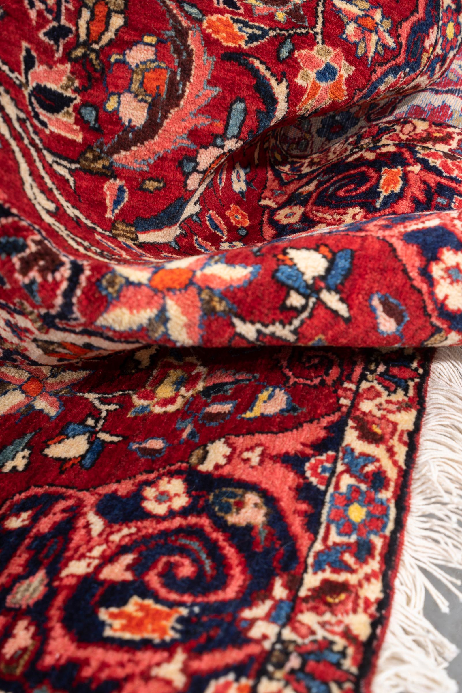 Bakhtiari Fine Lachak Toranj Persian Rug