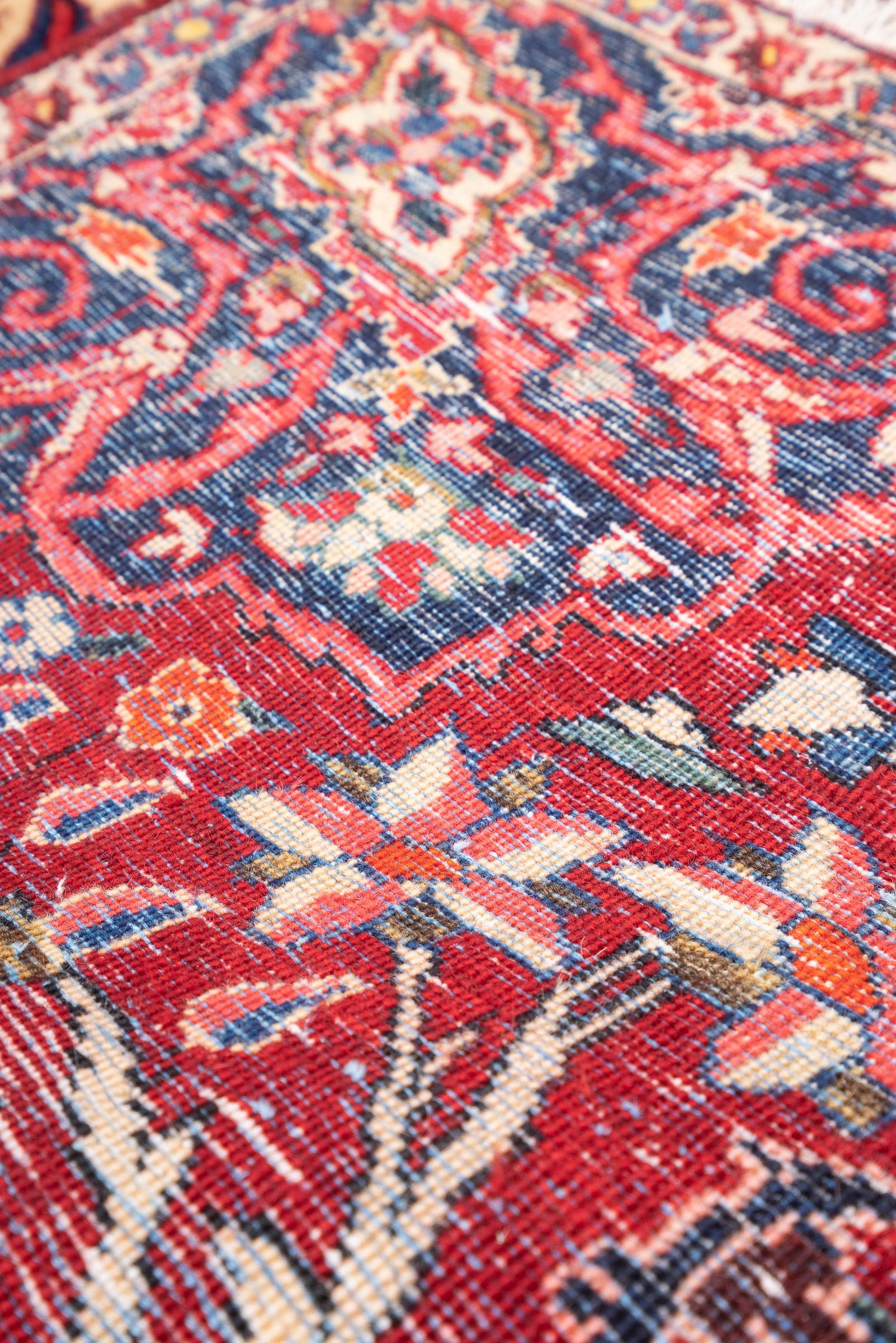 Bakhtiari Fine Lachak Toranj Persian Rug