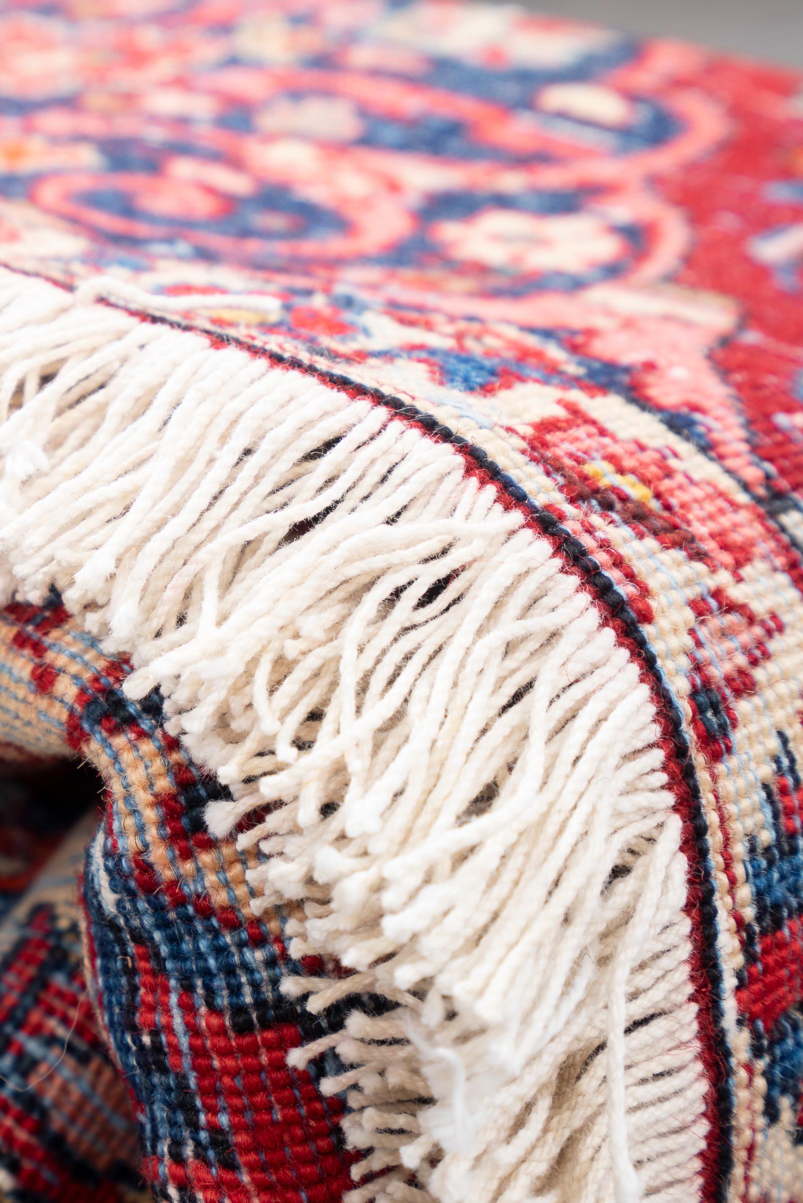 Bakhtiari Fine Lachak Toranj Persian Rug