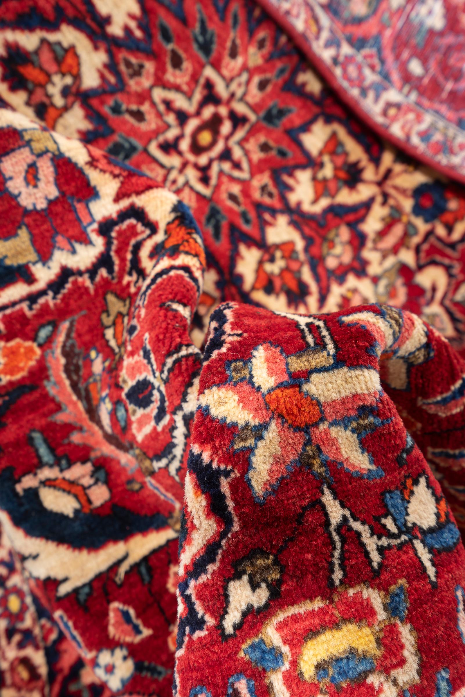 Bakhtiari Fine Lachak Toranj Persian Rug