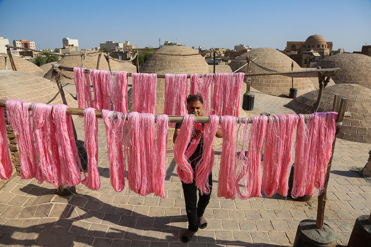 Why Persian Rugs are Exceptional: Raw Materials, Dyes, Spinning and Knotting (Part 1)