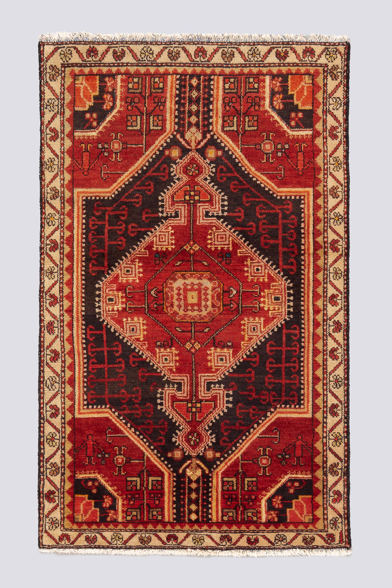 Nahavand Lachak Toranj Figures Persian Rug