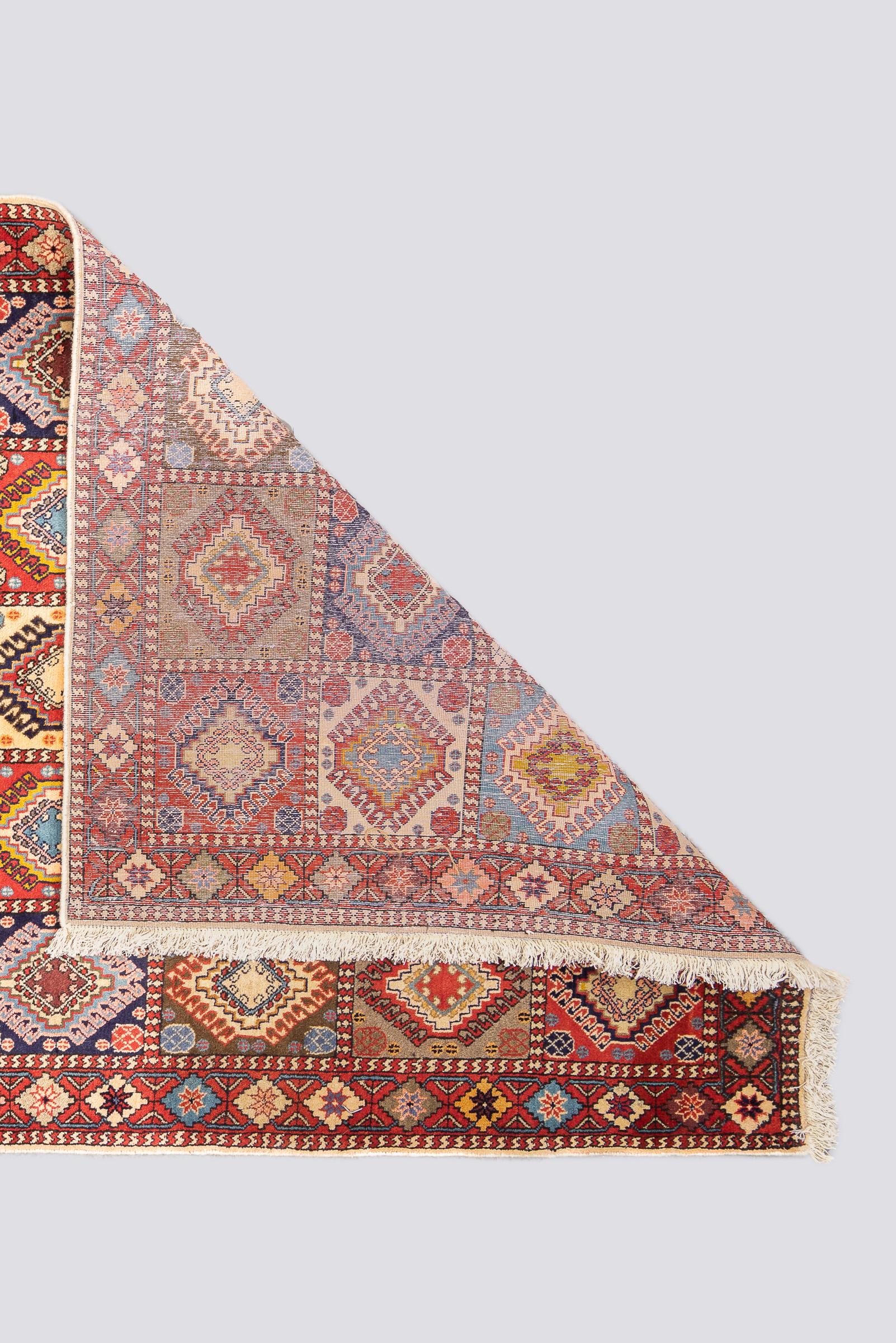 Fine Yalame Bakhtiari Diamonds Persian Rug