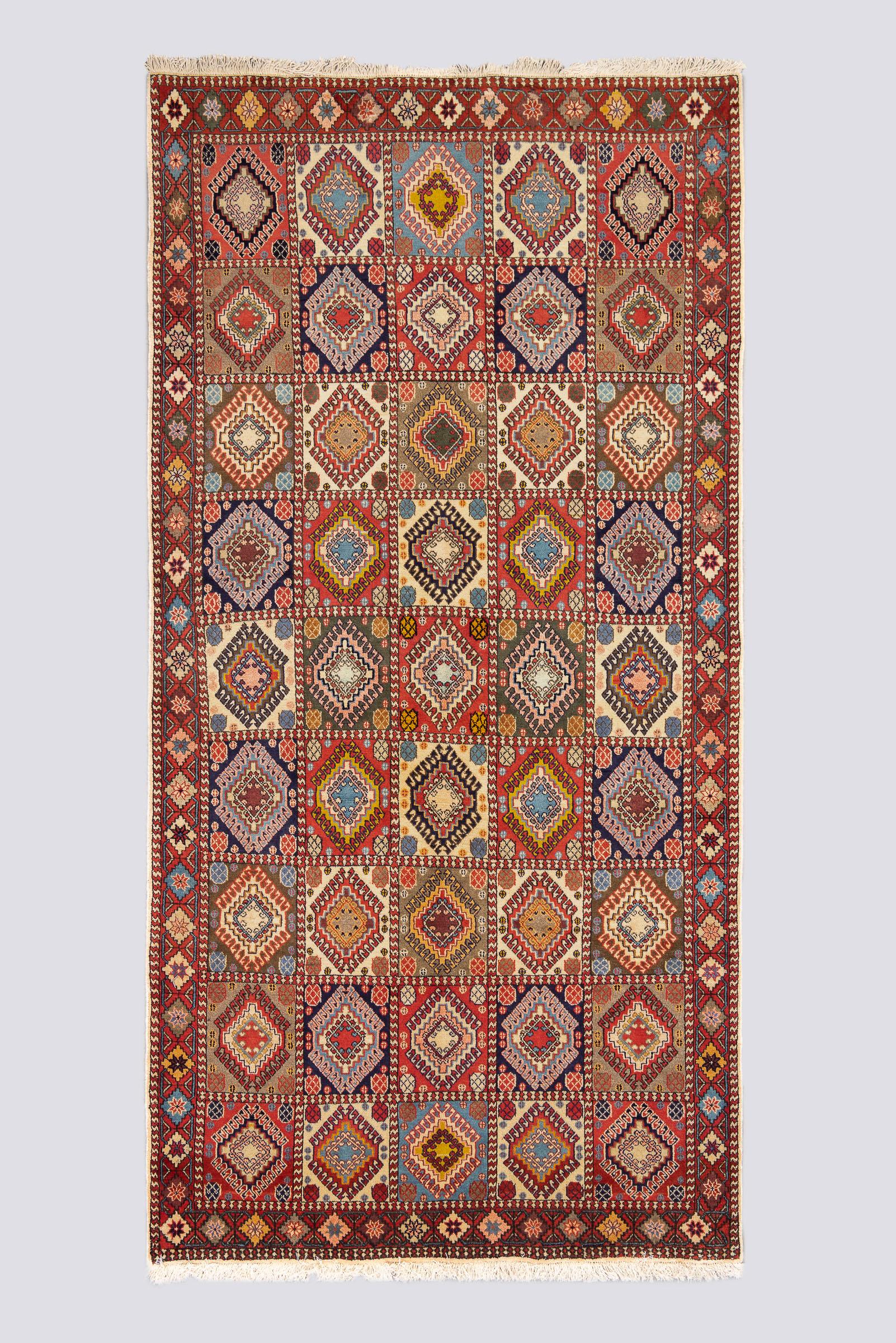 Fine Yalame Bakhtiari Diamonds Persian Rug
