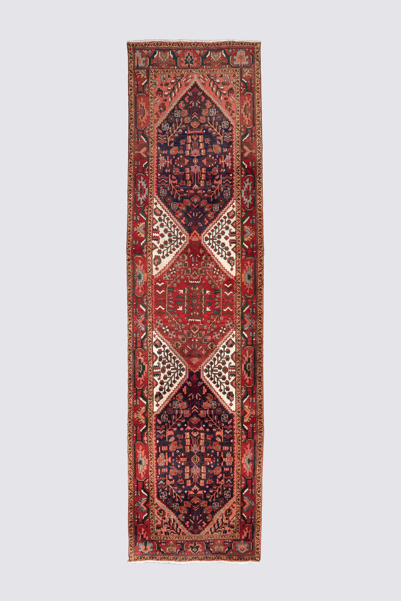 Antique Bakhshayesh Runner with Stepped Medallion, c.1910–1930 458*116CM