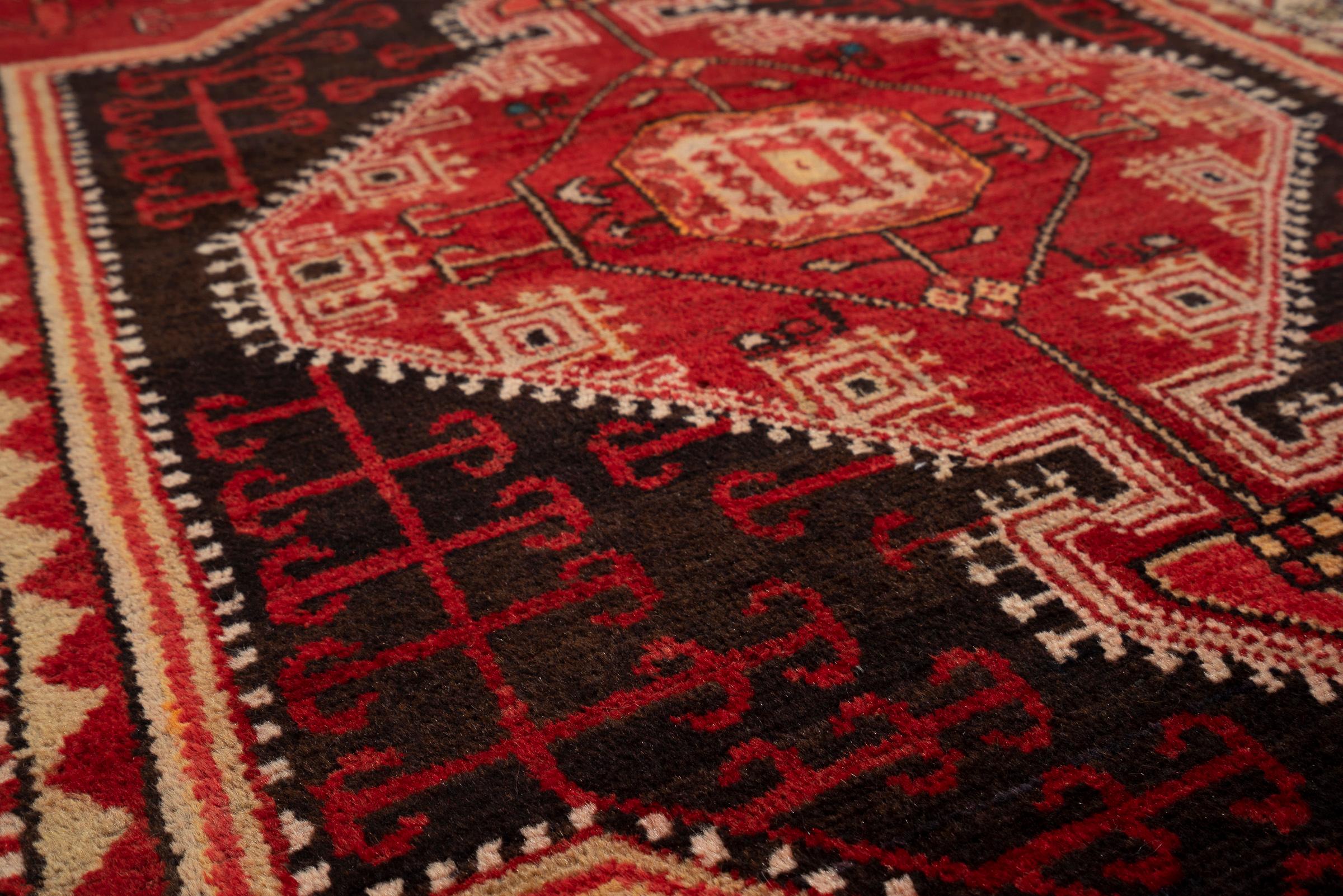 Nahavand Lachak Toranj Figures Persian Rug