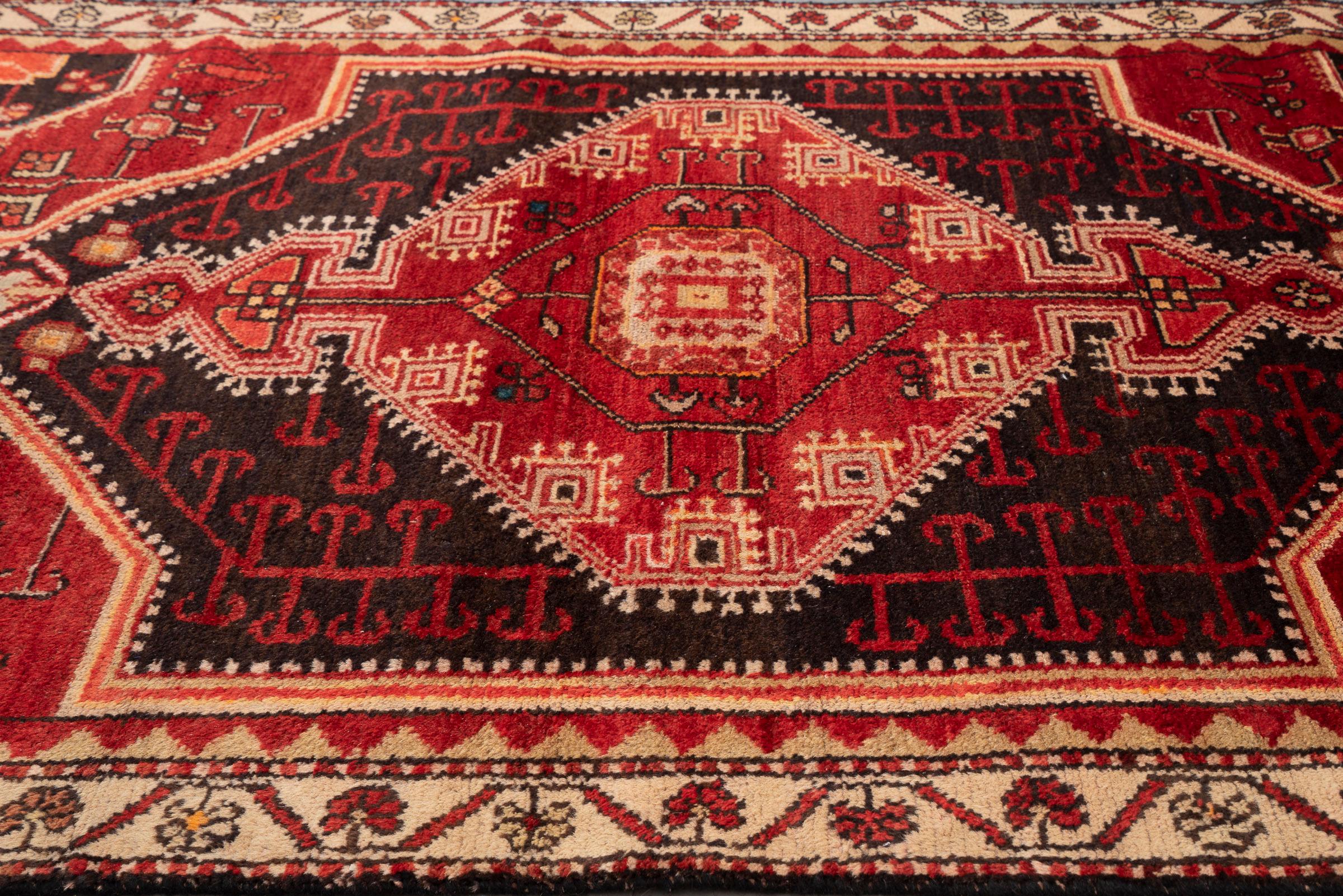 Nahavand Lachak Toranj Figures Persian Rug