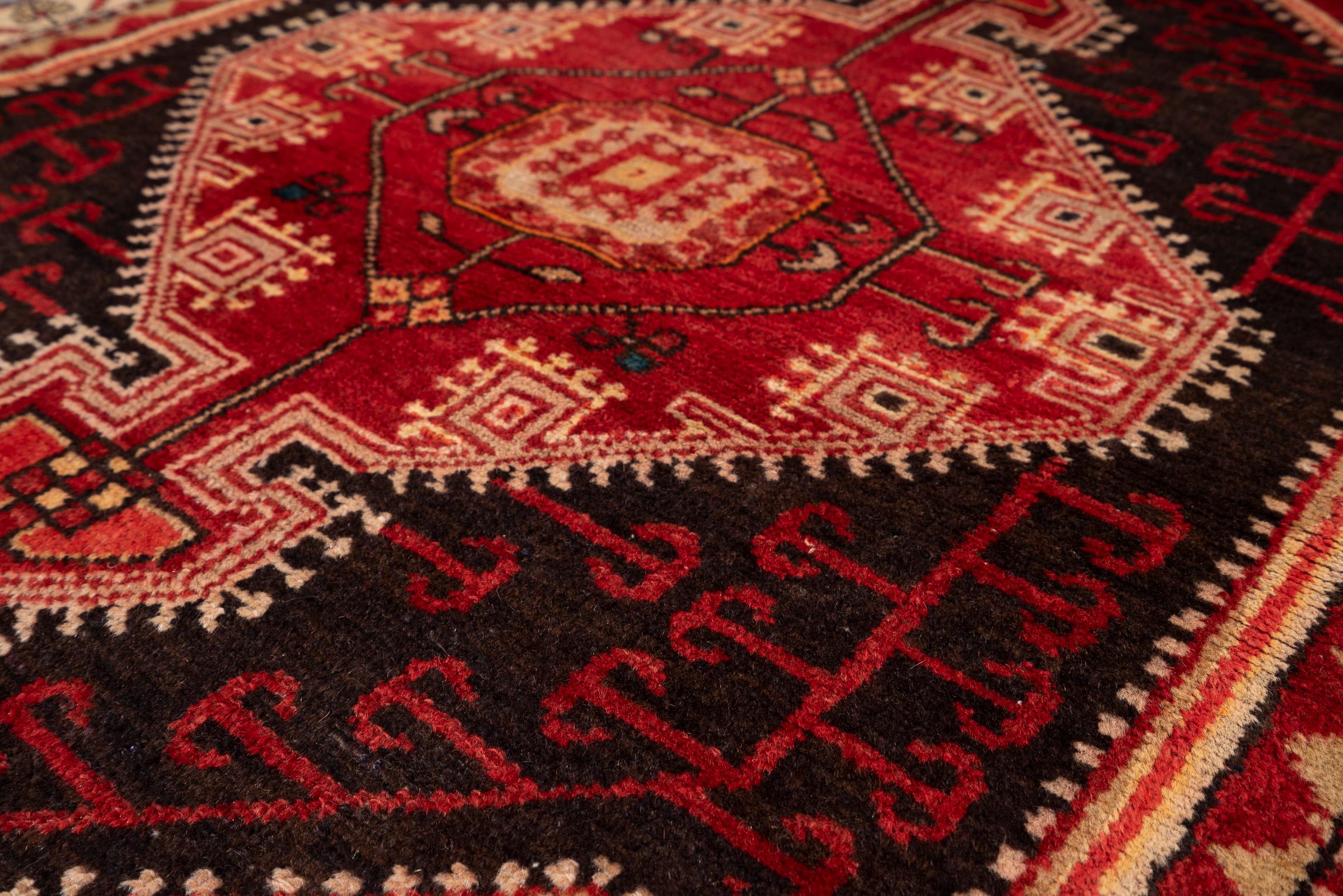 Nahavand Lachak Toranj Figures Persian Rug