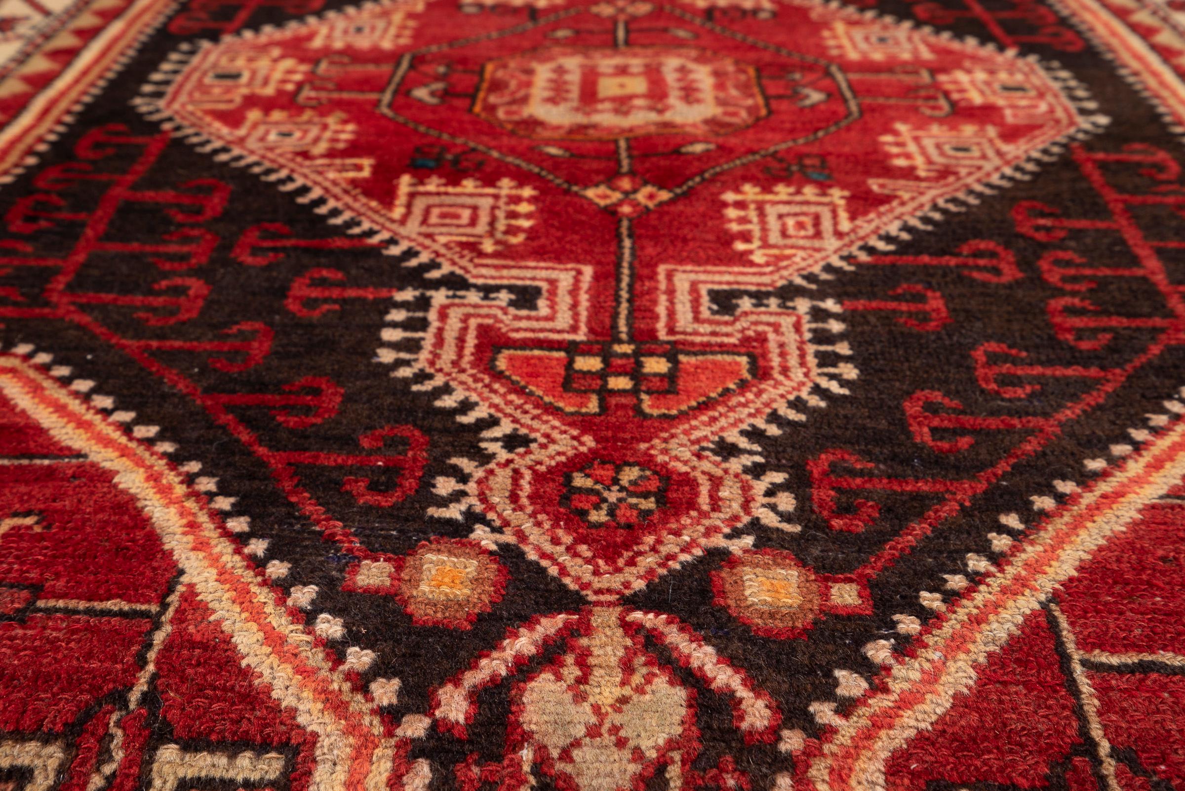Nahavand Lachak Toranj Figures Persian Rug