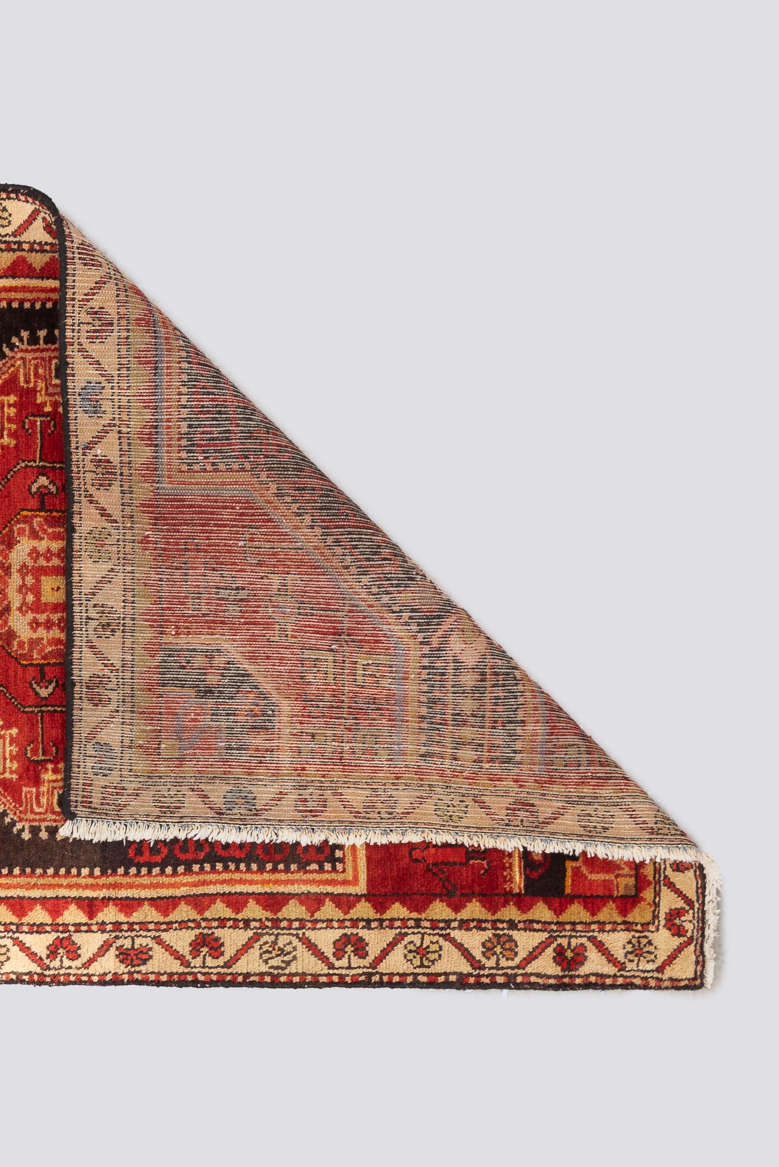 Nahavand Lachak Toranj Figures Persian Rug