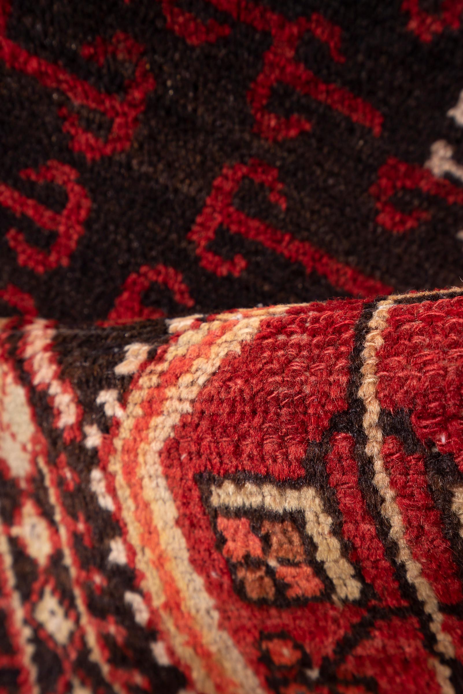 Nahavand Lachak Toranj Figures Persian Rug
