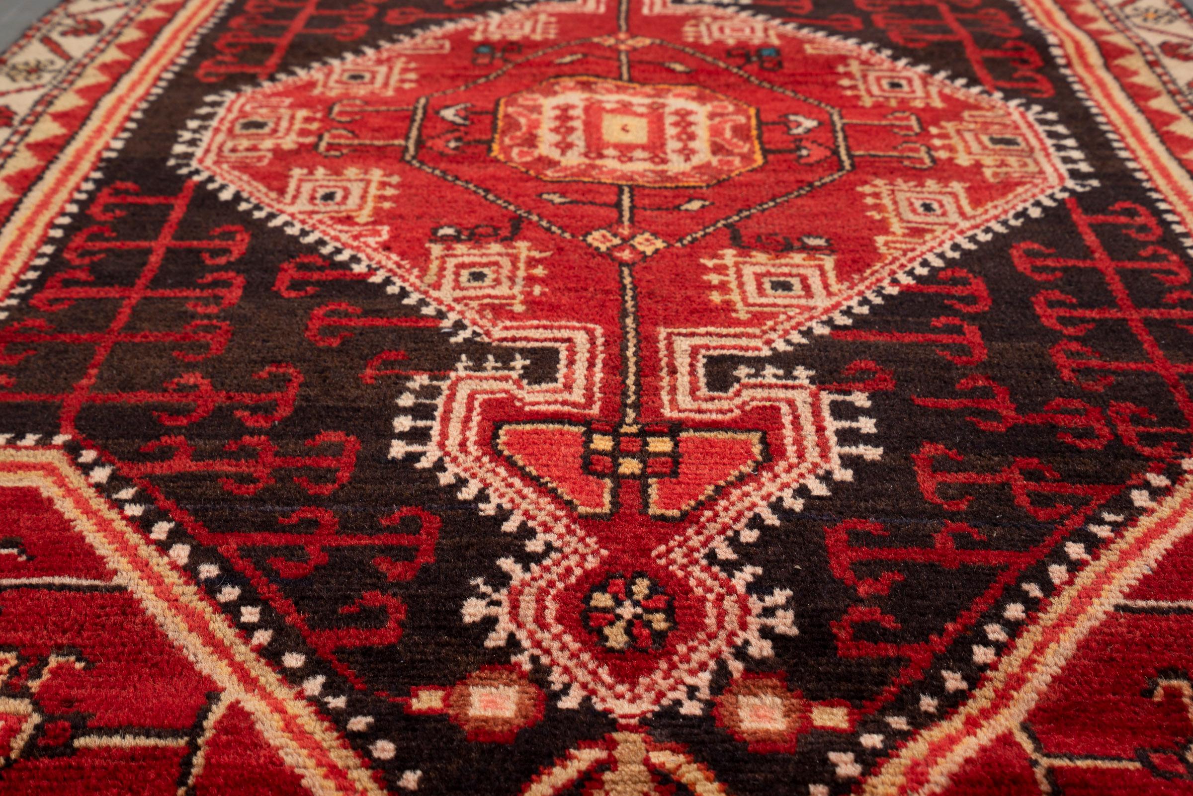Nahavand Lachak Toranj Figures Persian Rug