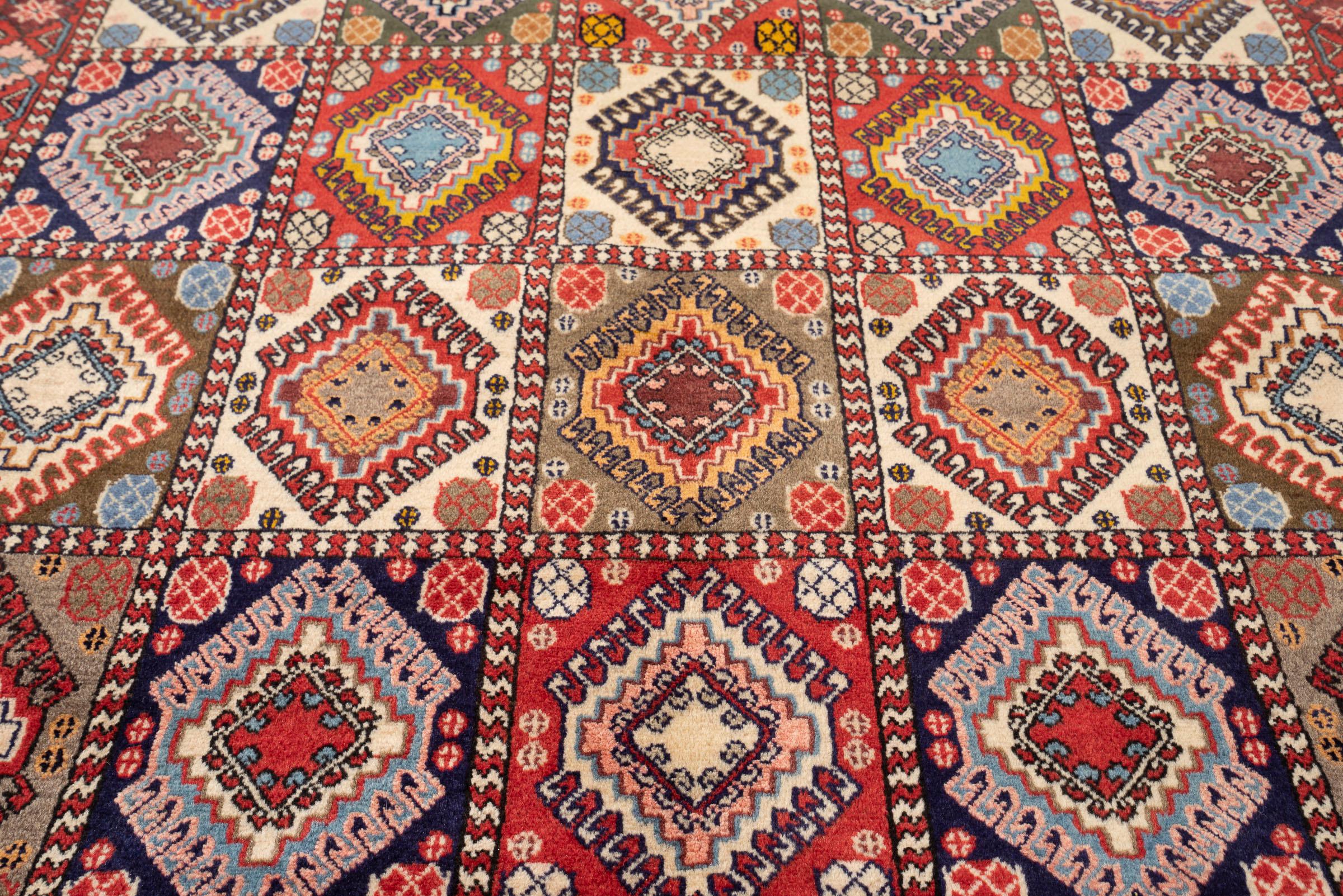 Fine Yalame Bakhtiari Diamonds Persian Rug