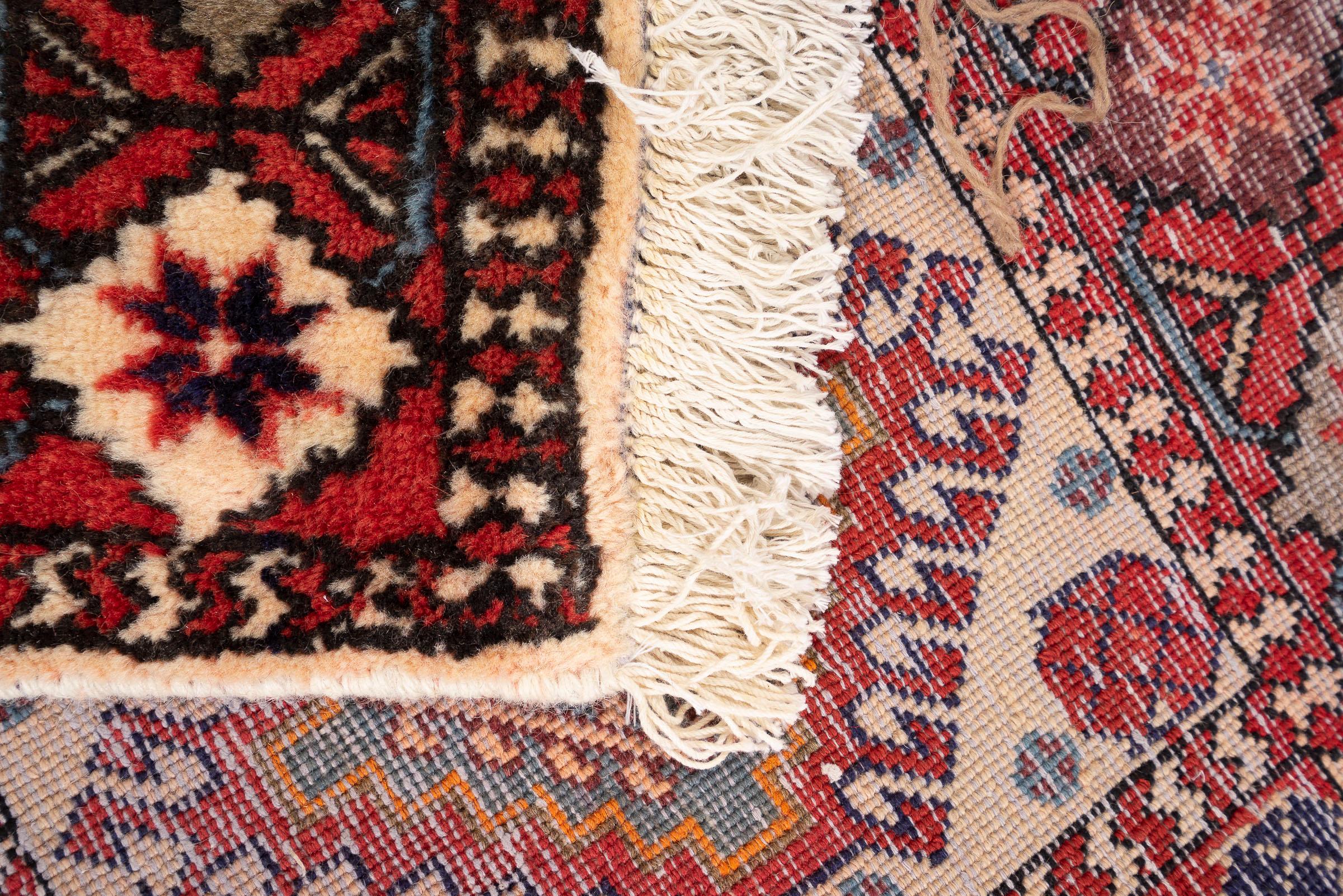 Fine Yalame Bakhtiari Diamonds Persian Rug