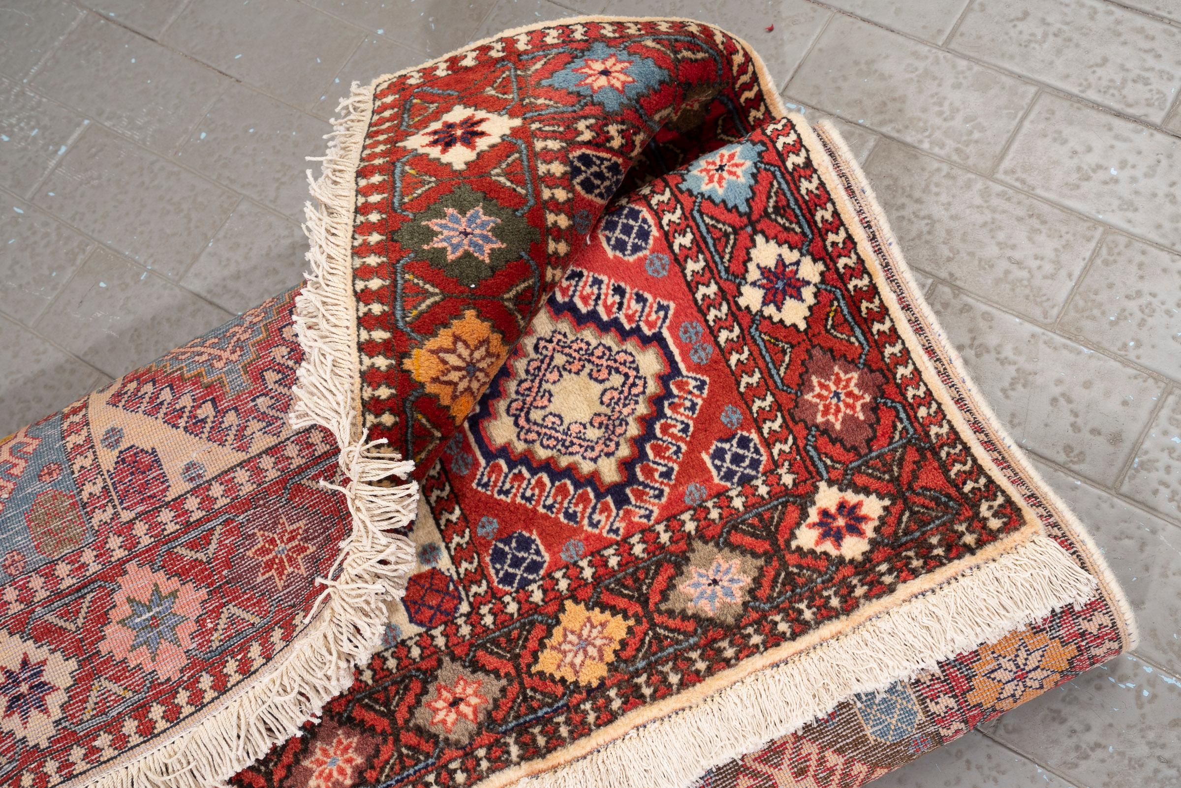Fine Yalame Bakhtiari Diamonds Persian Rug