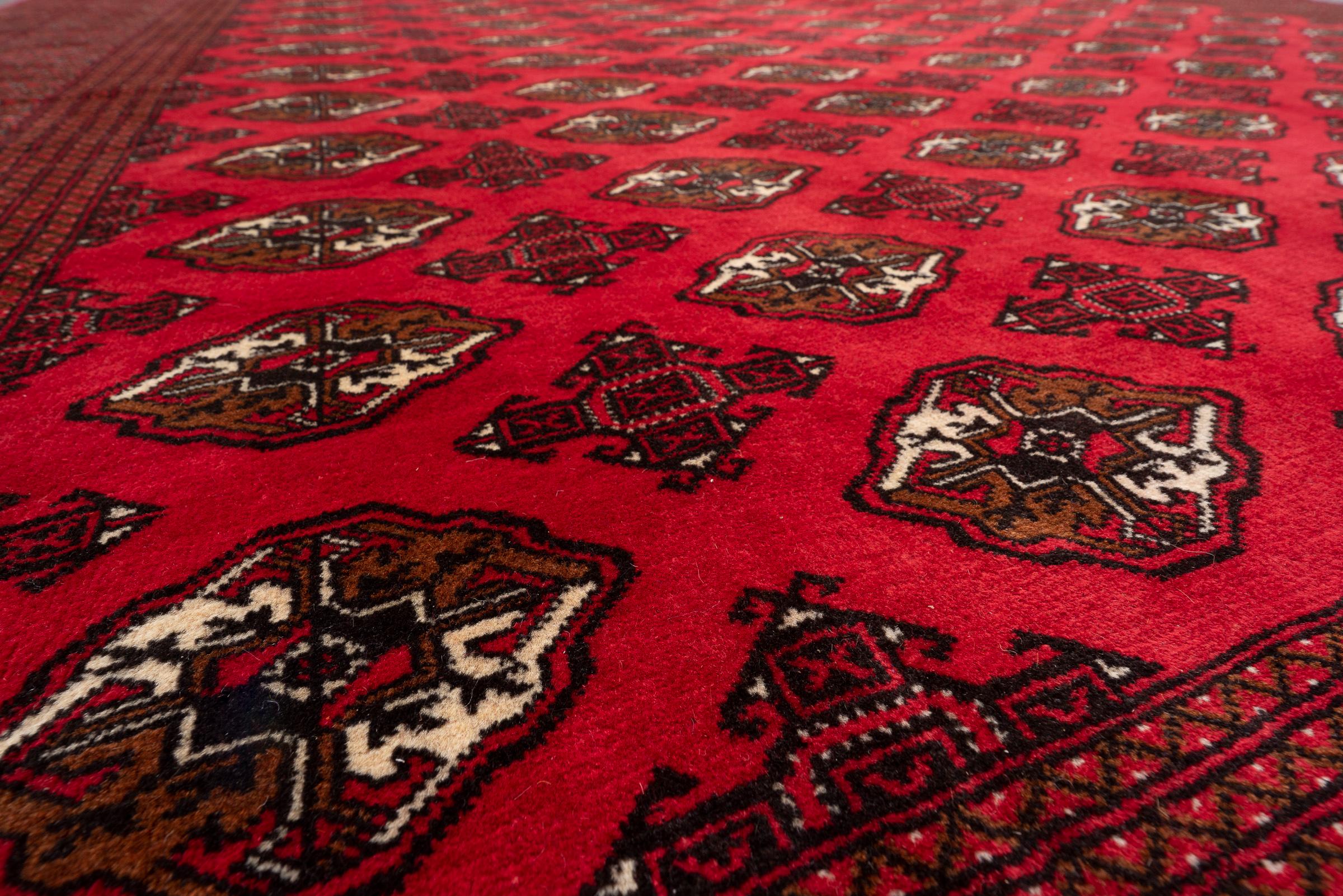 Torkaman Mari Gol Elephant Foot Persian Rug, Late 20th Century