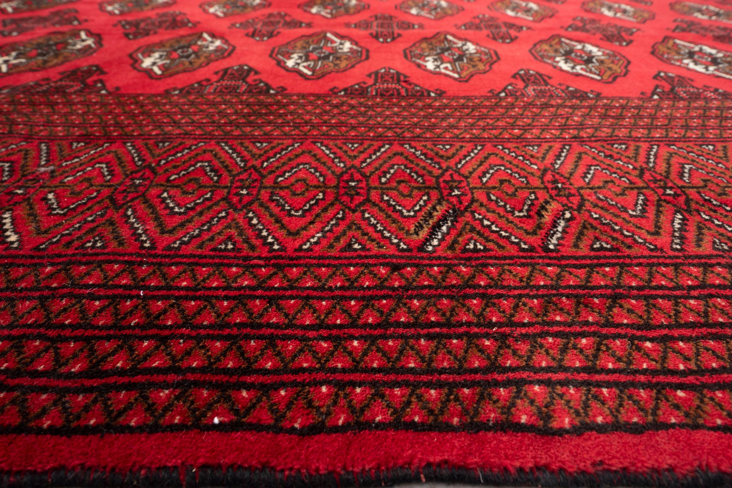 Torkaman Mari Gol Elephant Foot Persian Rug, Late 20th Century