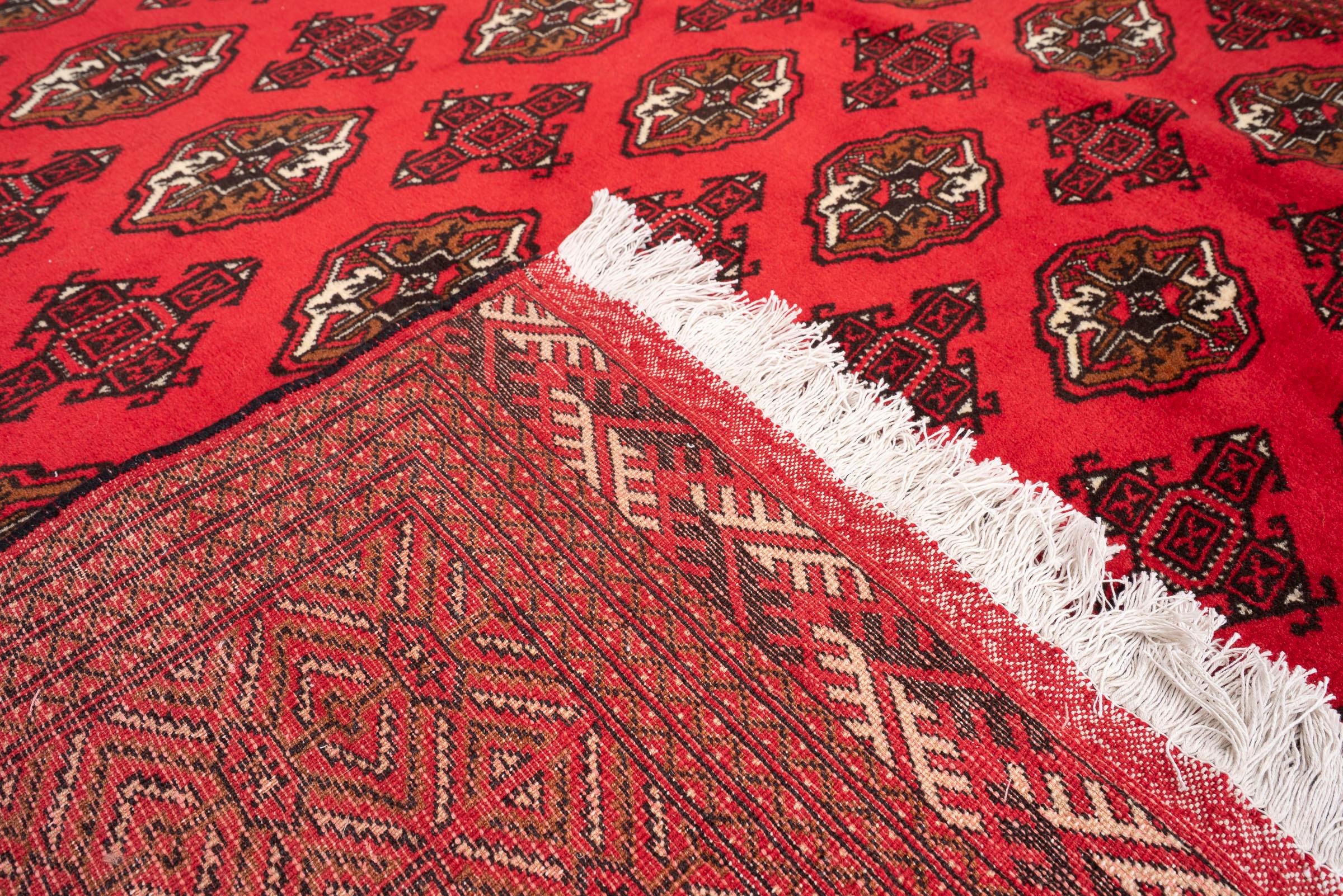 Torkaman Mari Gol Elephant Foot Persian Rug, Late 20th Century