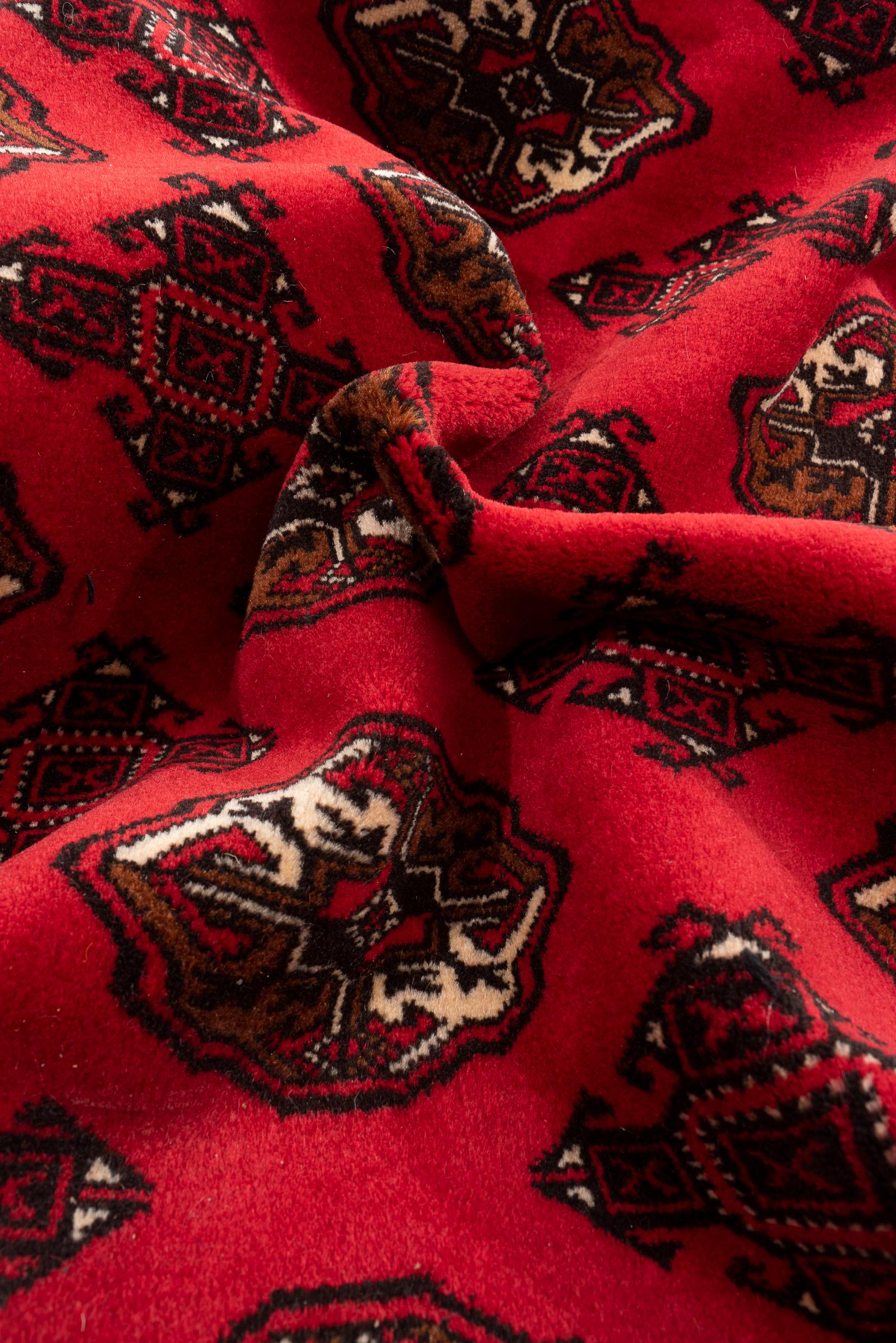 Torkaman Mari Gol Elephant Foot Persian Rug, Late 20th Century