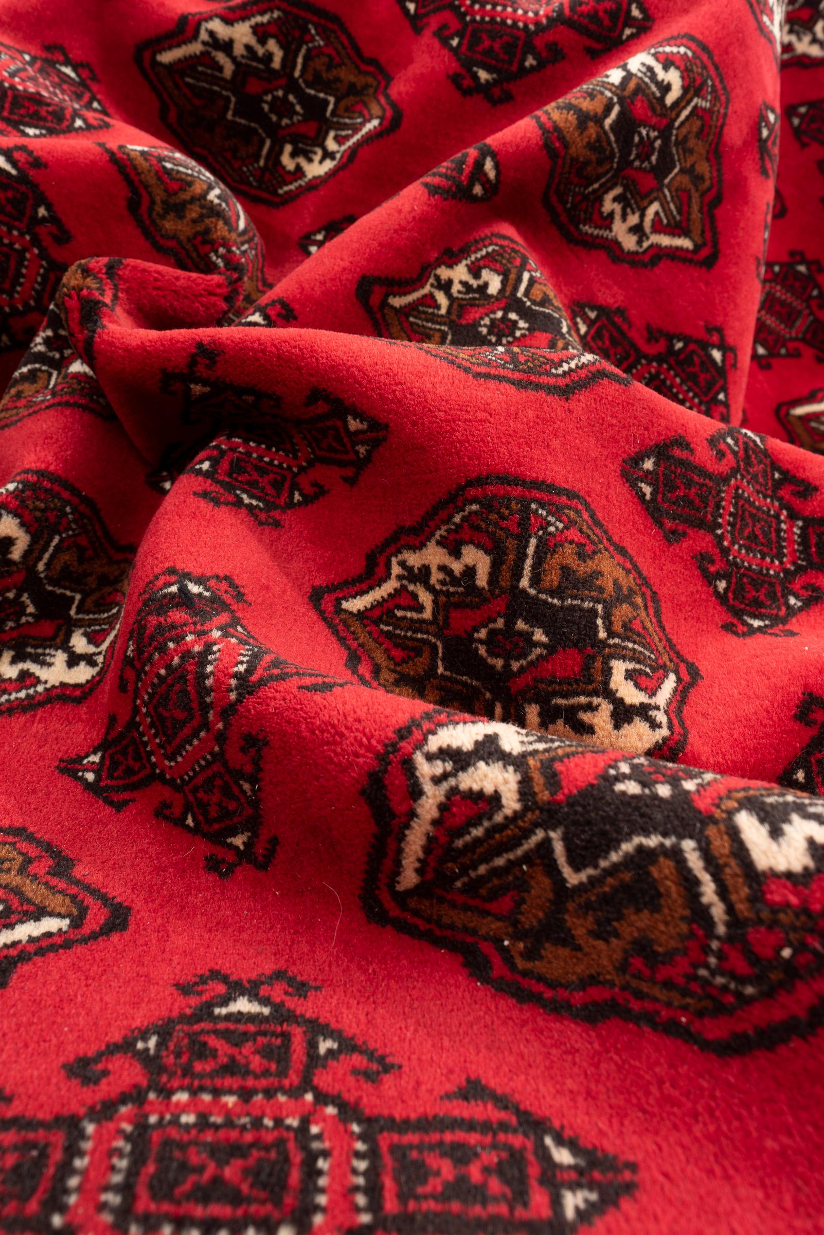 Torkaman Mari Gol Elephant Foot Persian Rug, Late 20th Century