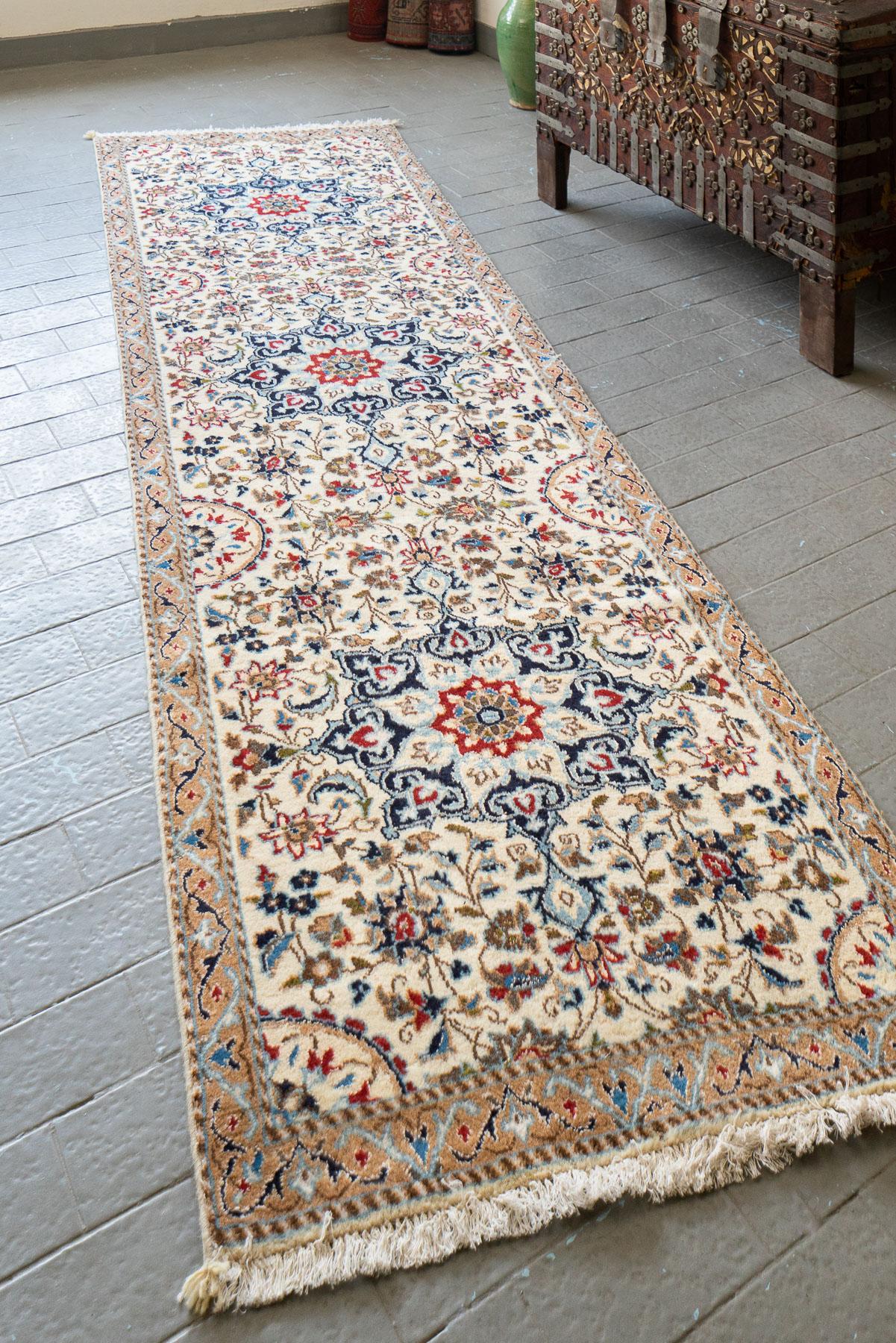 RCA395 Nain Carpet 2