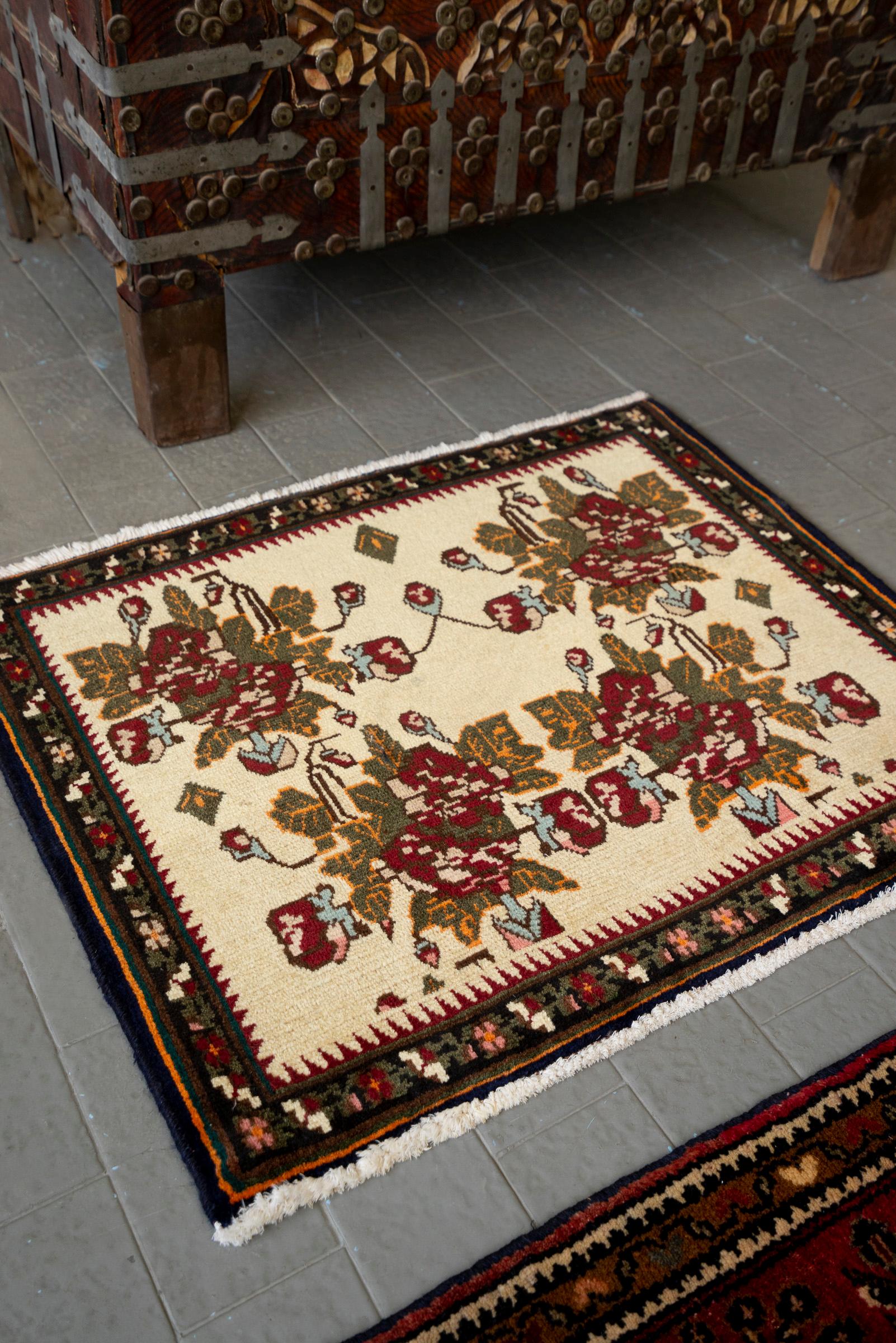 Afshar Golfarang Persian Rug
