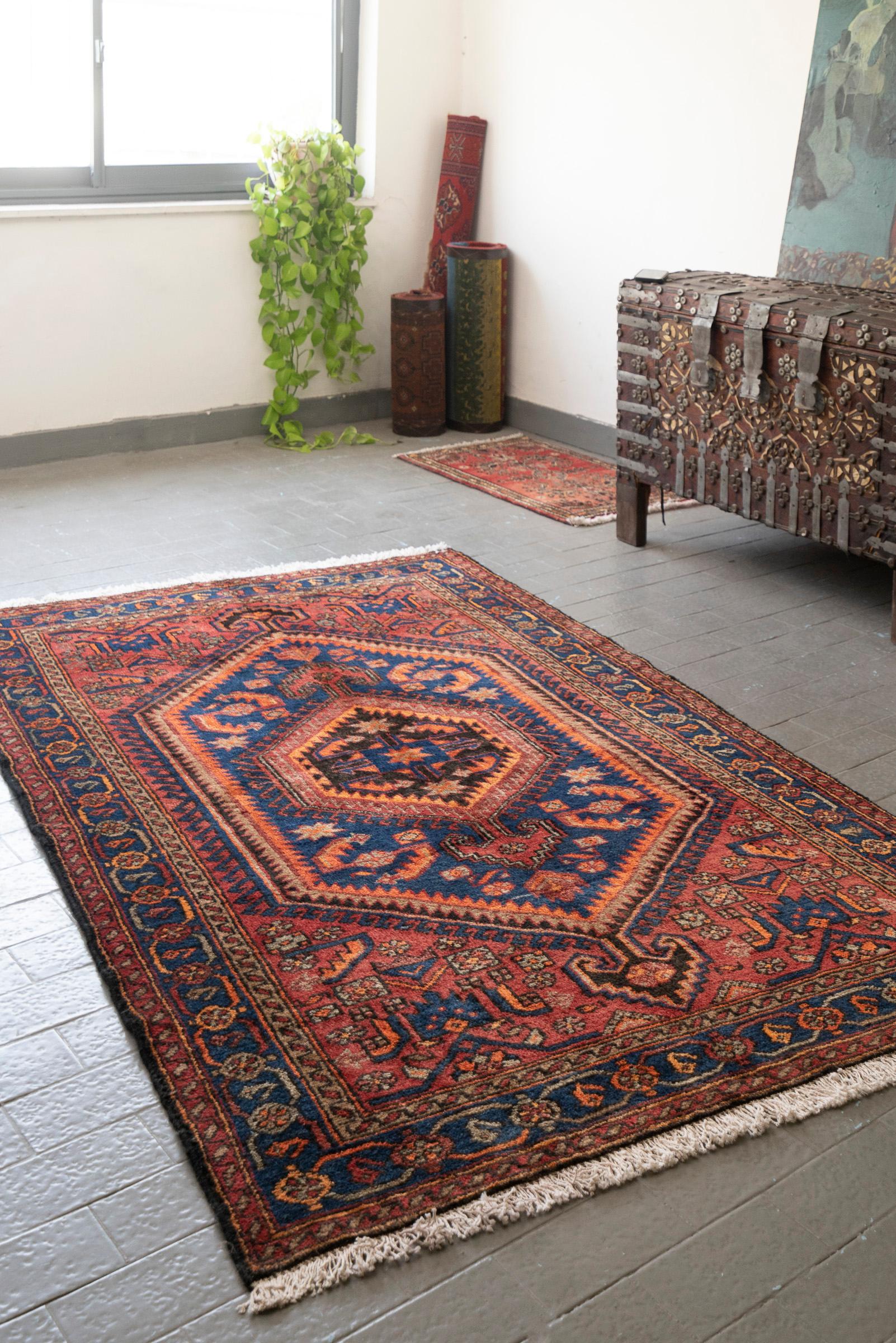 Tarom Persian Rug Flaming Diamond Design, Zanjan Region, c. 1970s