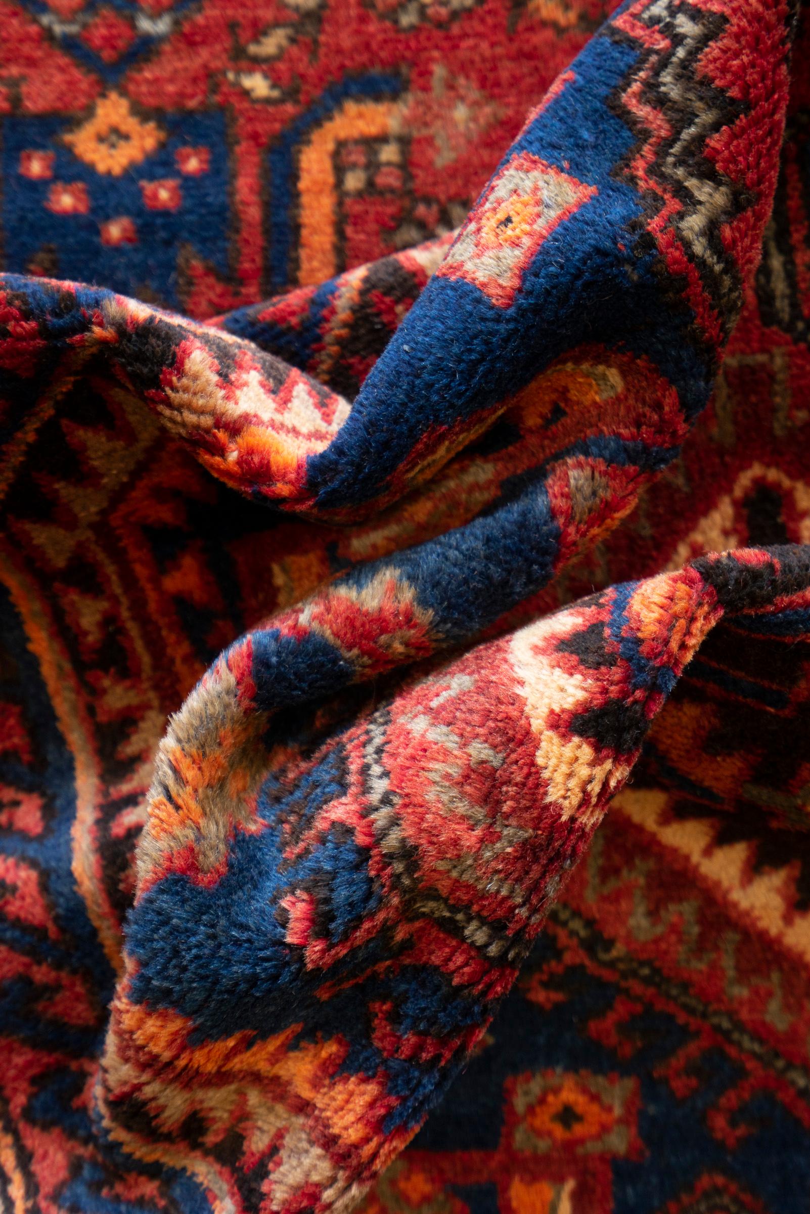 Tarom Persian Rug Medallion Flaming Diamond Design, Zanjan Region, c. 1970s