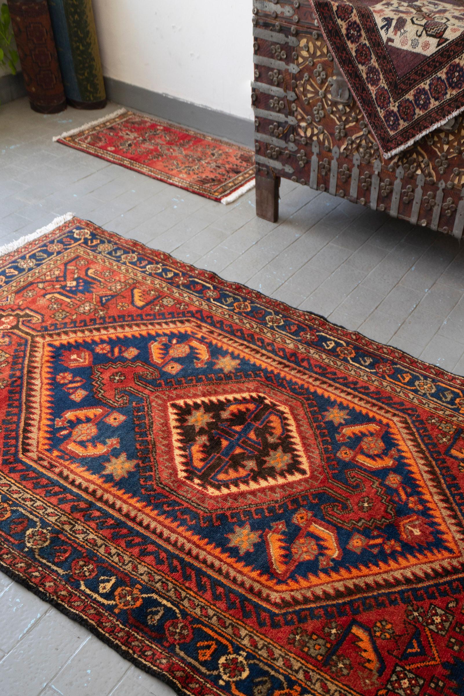 Tarom Persian Rug Medallion Flaming Diamond Design, Zanjan Region, c. 1970s