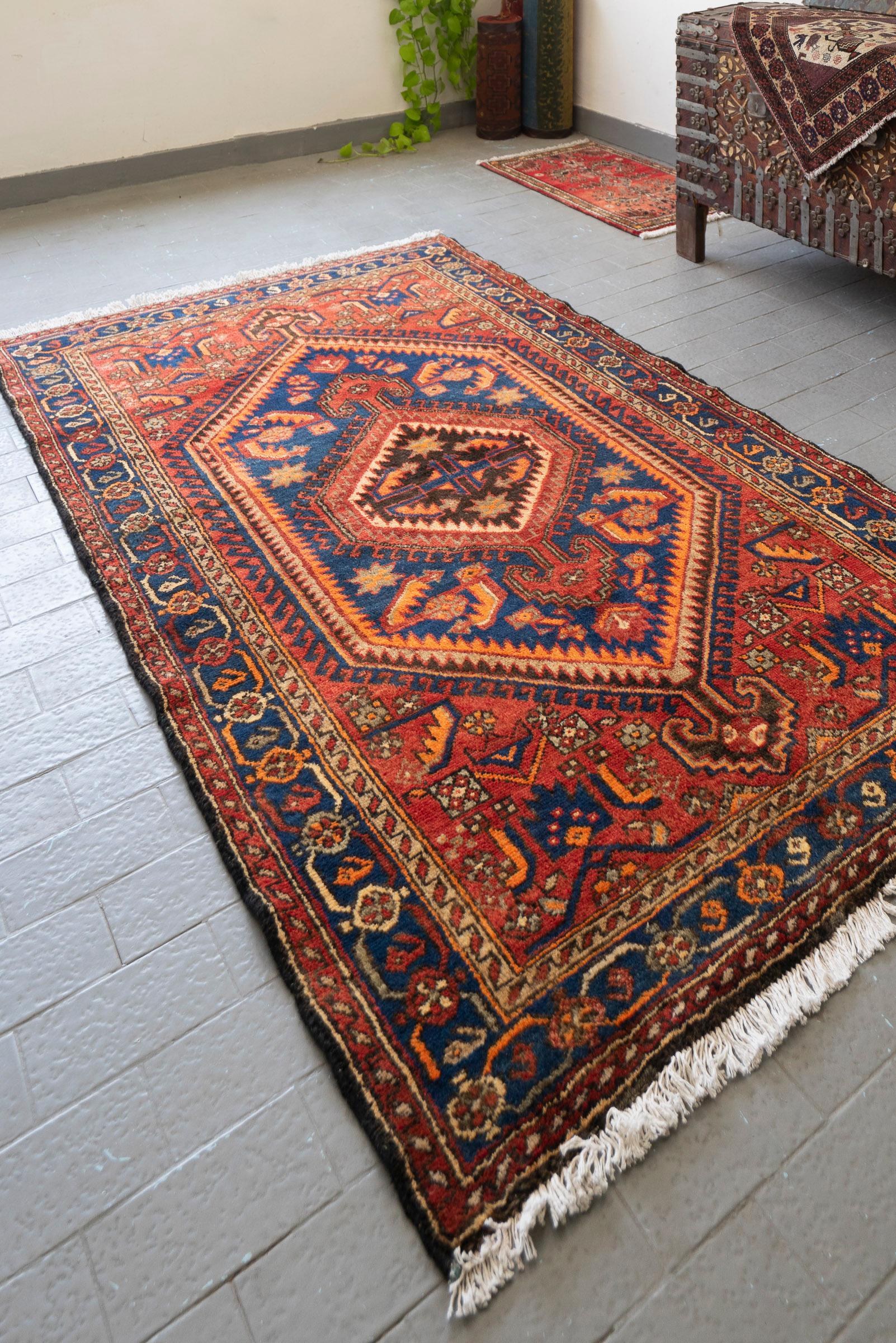 Tarom Persian Rug Medallion Flaming Diamond Design, Zanjan Region, c. 1970s